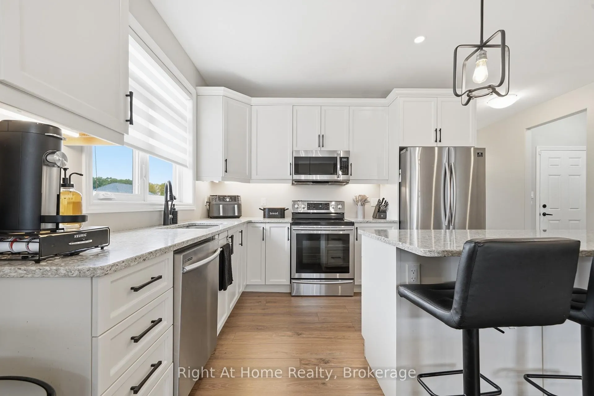 Photo 7 of 27 Redwood Drive, Belleville, Thurlow Ward — HOMEH
