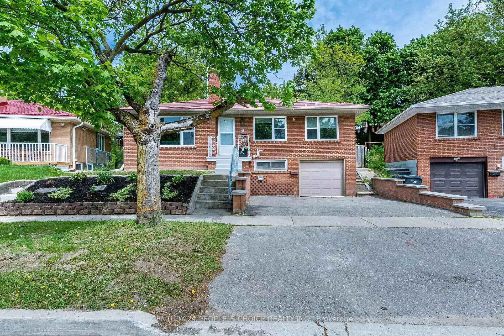 Photo 2 of 39 Meadowland Drive, Brampton, Brampton East — HOMEH