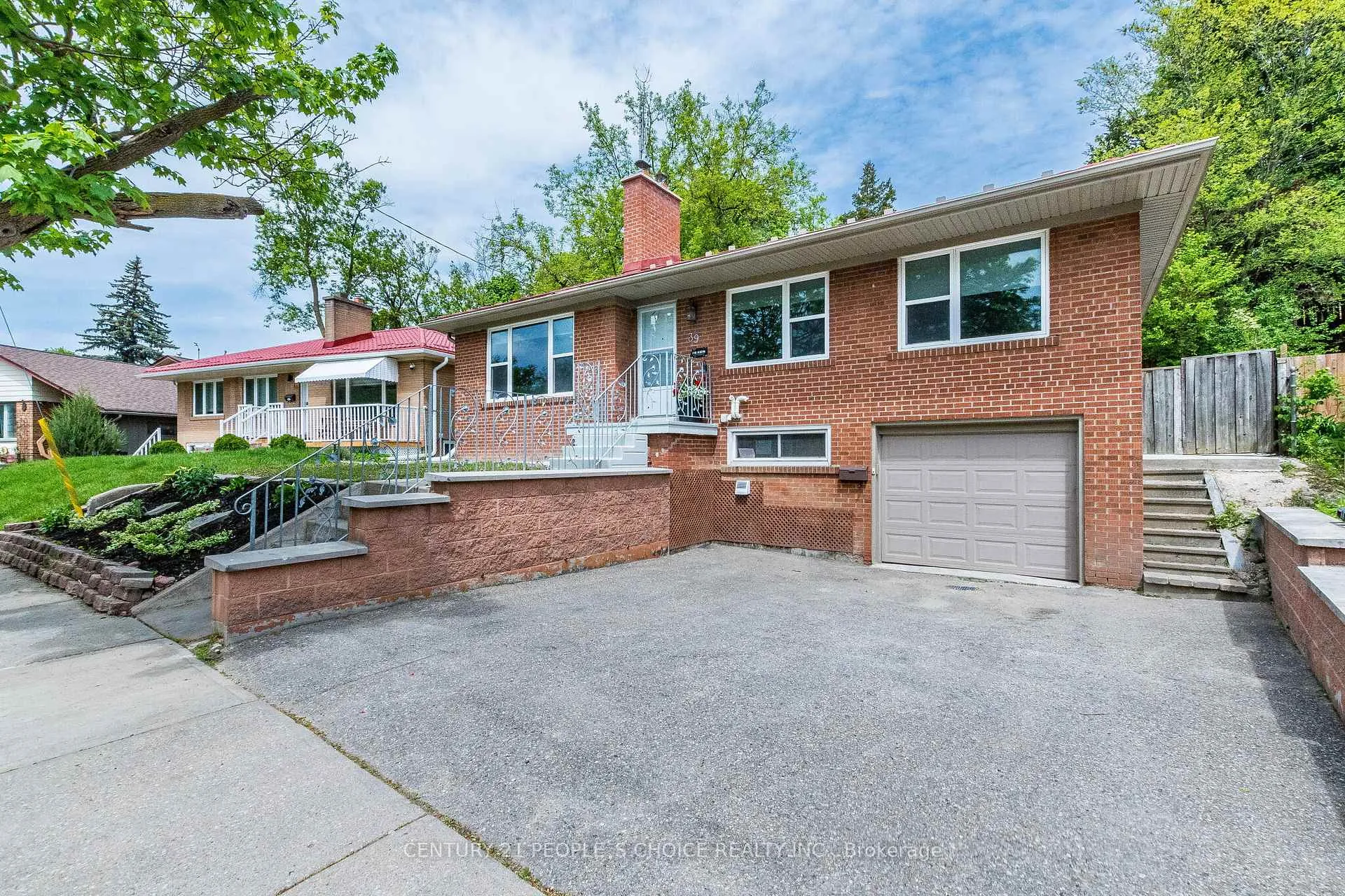 Photo 4 of 39 Meadowland Drive, Brampton, Brampton East — HOMEH
