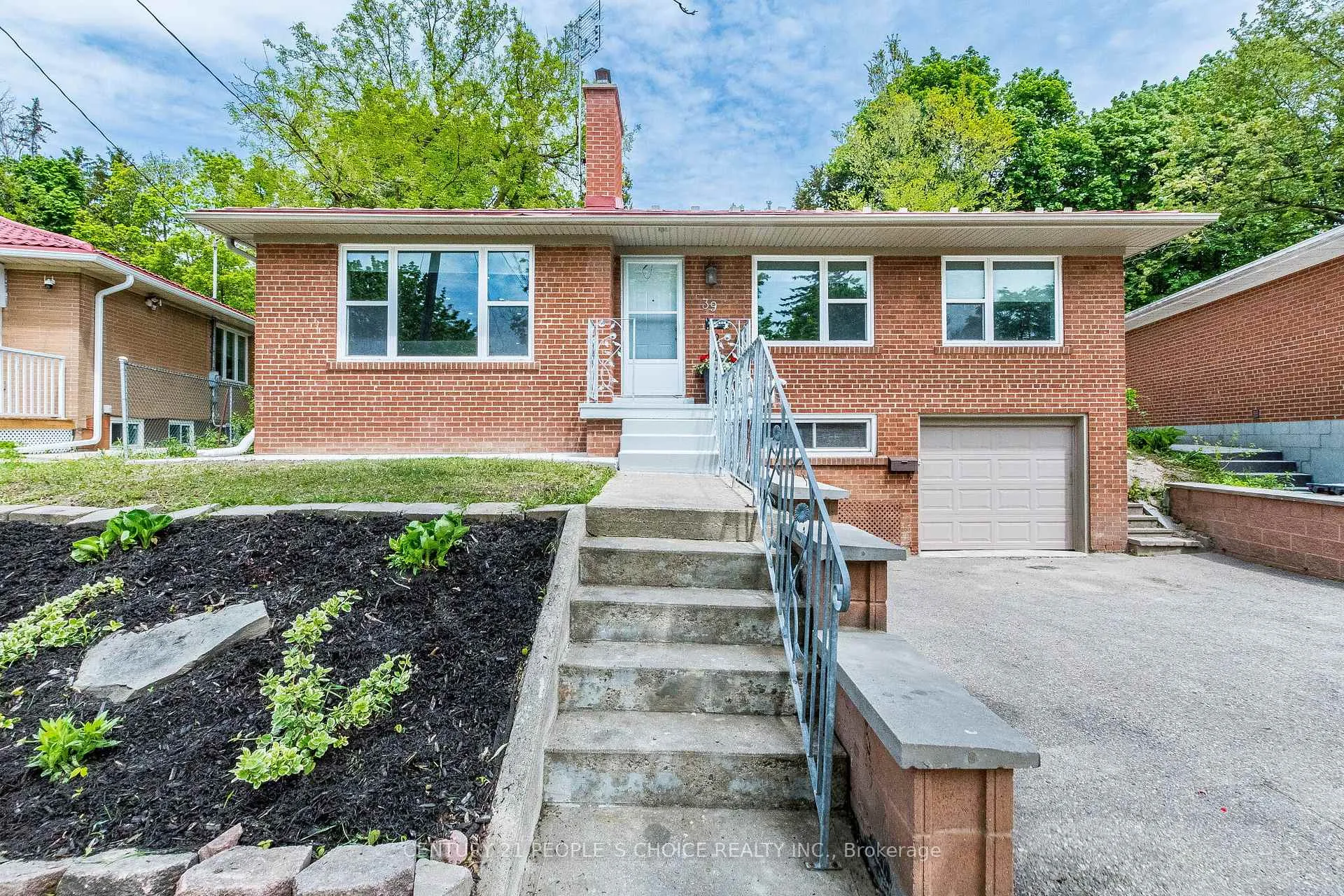 Photo 5 of 39 Meadowland Drive, Brampton, Brampton East — HOMEH