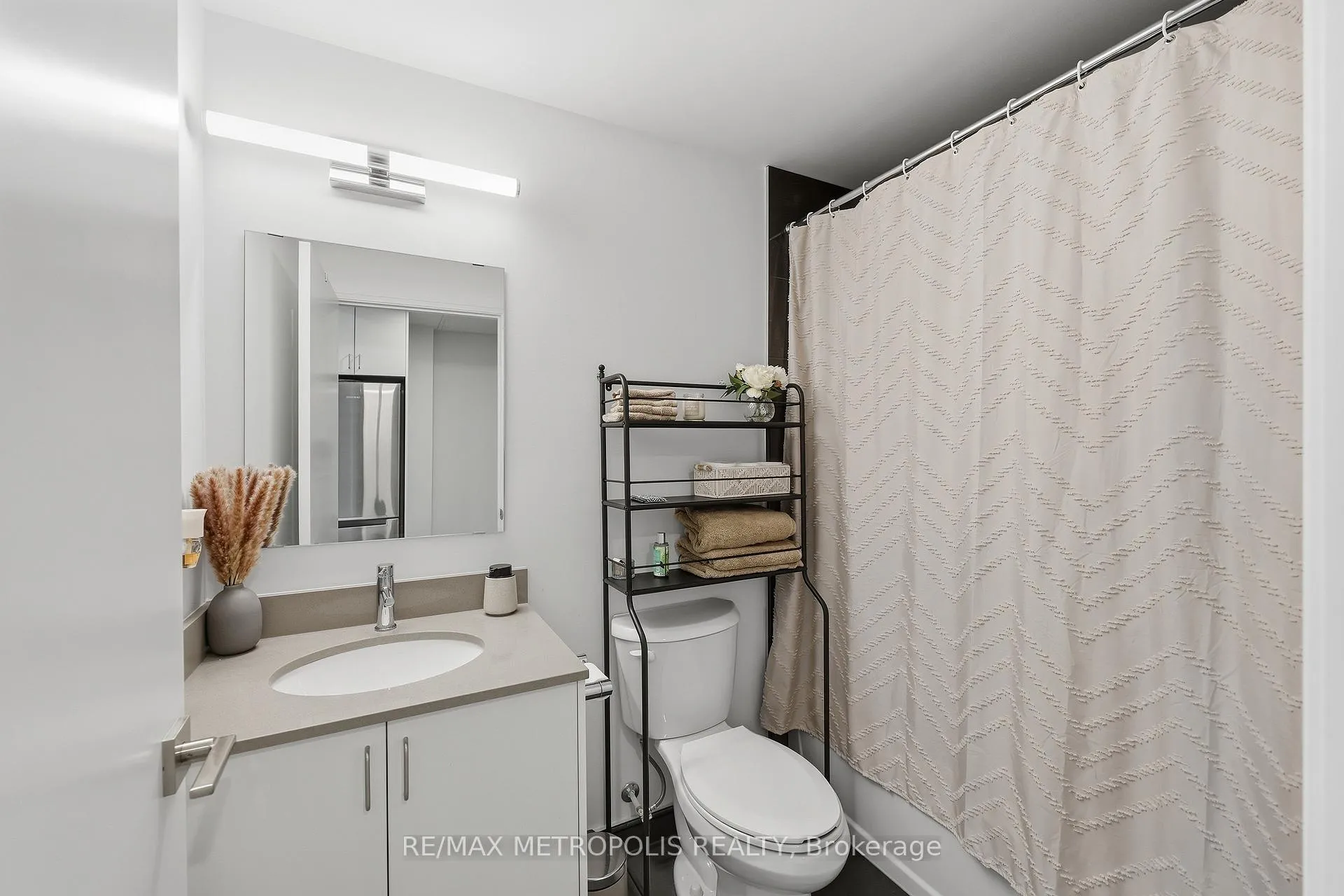 Photo 6 of Unit 709, 223 Princess Street, Kingston, East of Sir John A. Blvd — HOMEH