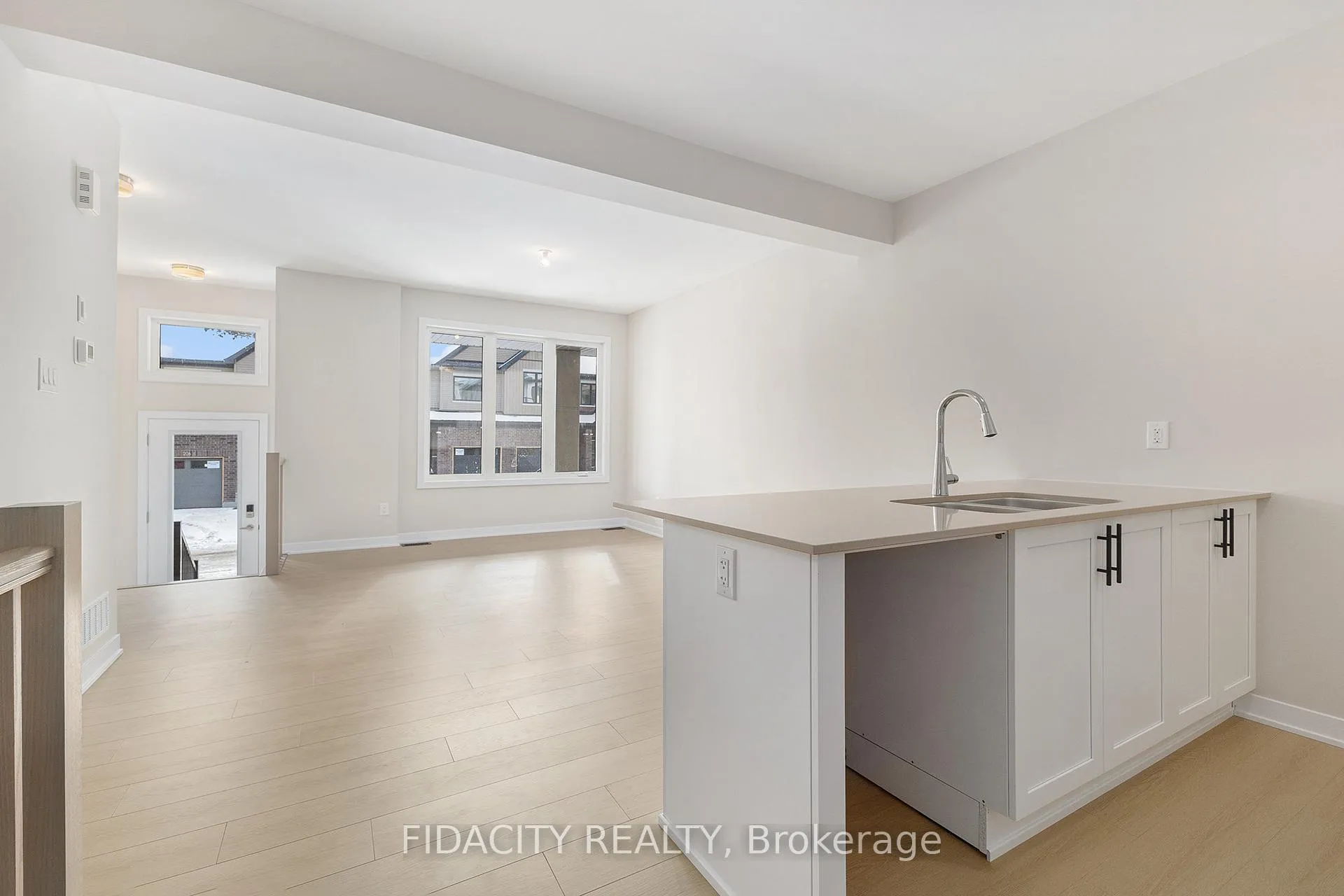 Photo 10 of 205 Beebalm Crescent, Ottawa, Barrhaven - Half Moon Bay — HOMEH