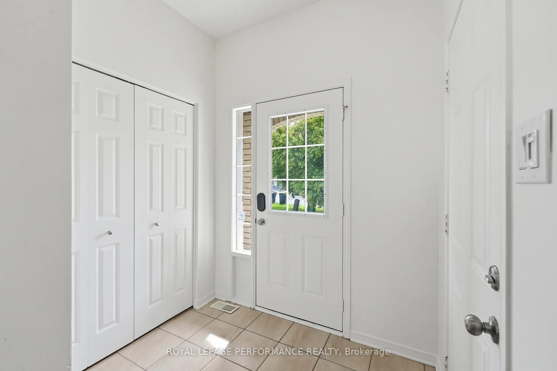 Photo 3 of 277 Rolling Meadow Crescent, Ottawa, Mer Bleue/Bradley Estates/Anderson Park — HOMEH