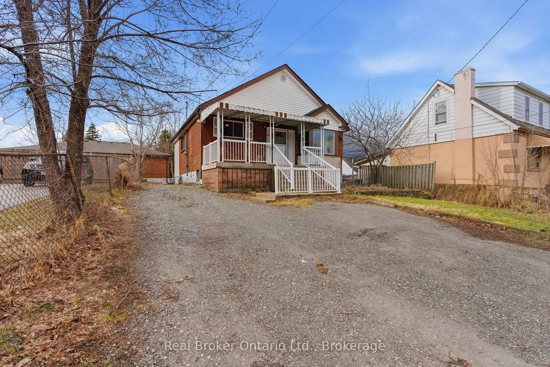 Photo 2 of 880 Lawrence Road, Hamilton, Bartonville — HOMEH
