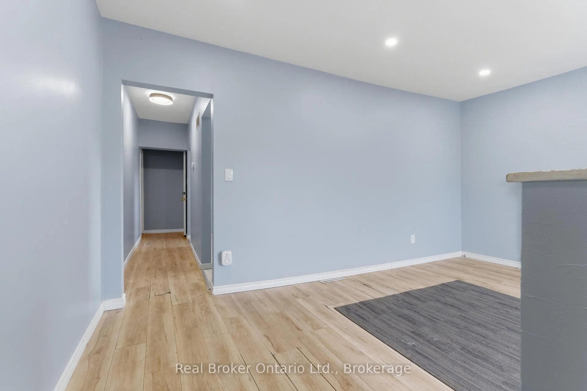 Photo 5 of 880 Lawrence Road, Hamilton, Bartonville — HOMEH