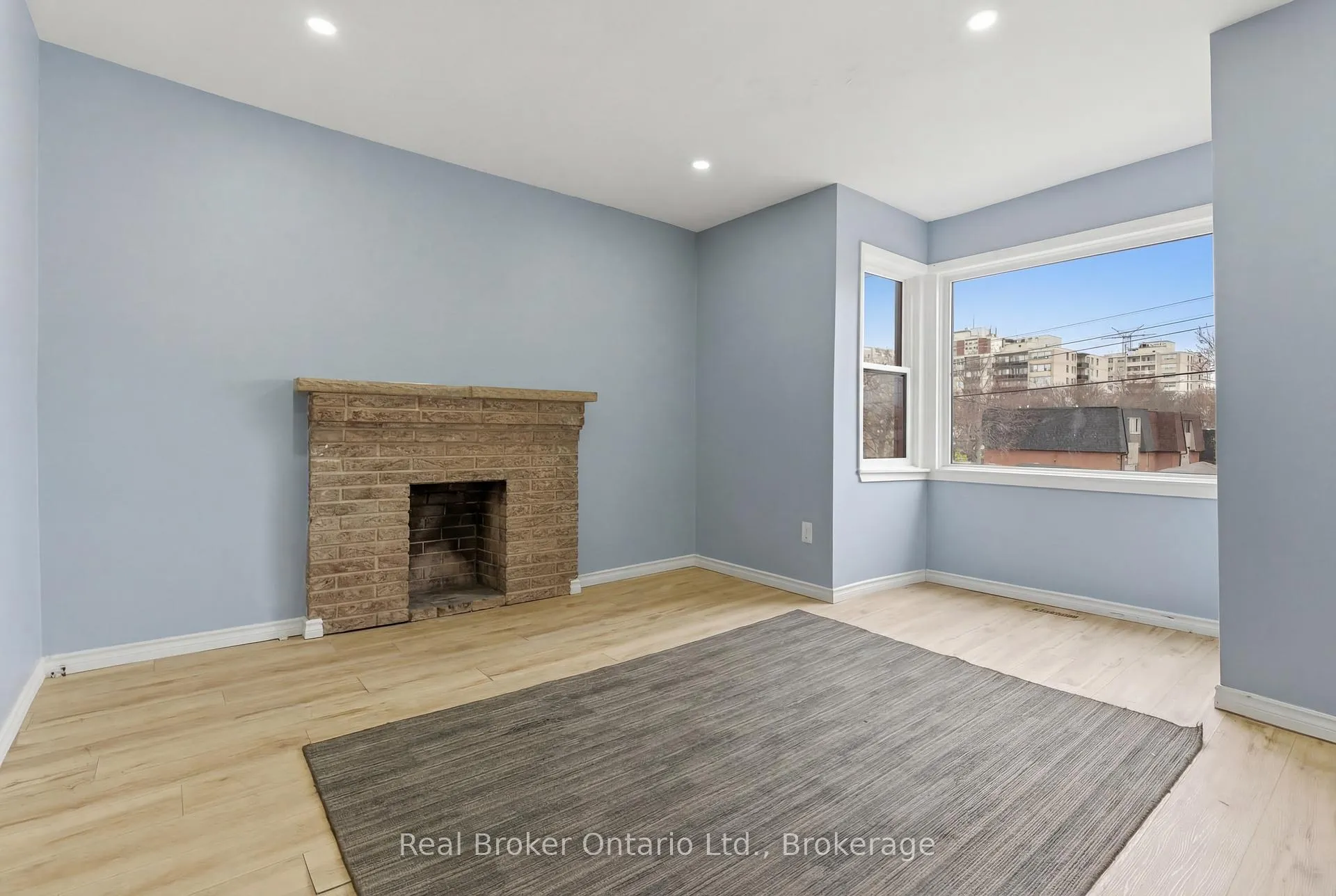 Photo 6 of 880 Lawrence Road, Hamilton, Bartonville — HOMEH