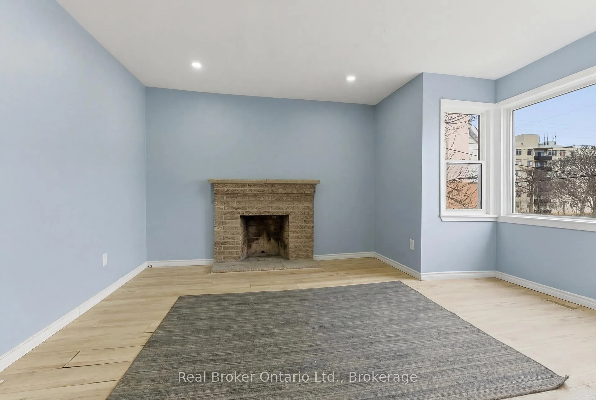 Photo 7 of 880 Lawrence Road, Hamilton, Bartonville — HOMEH