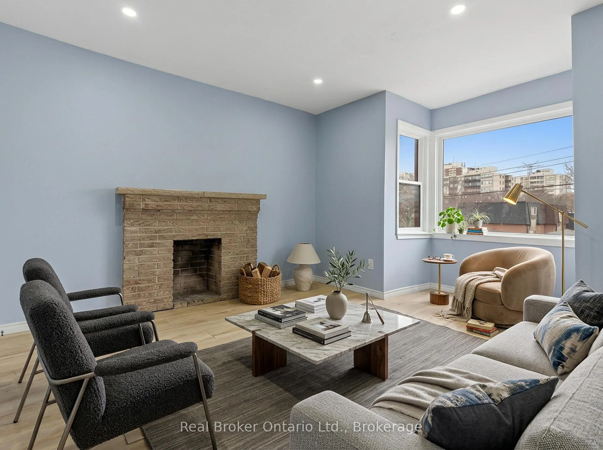 Photo 9 of 880 Lawrence Road, Hamilton, Bartonville — HOMEH