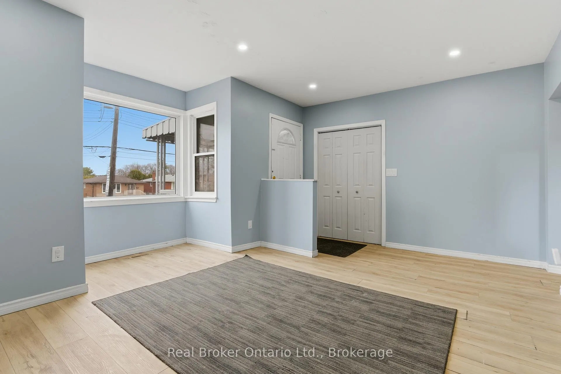 Photo 11 of 880 Lawrence Road, Hamilton, Bartonville — HOMEH