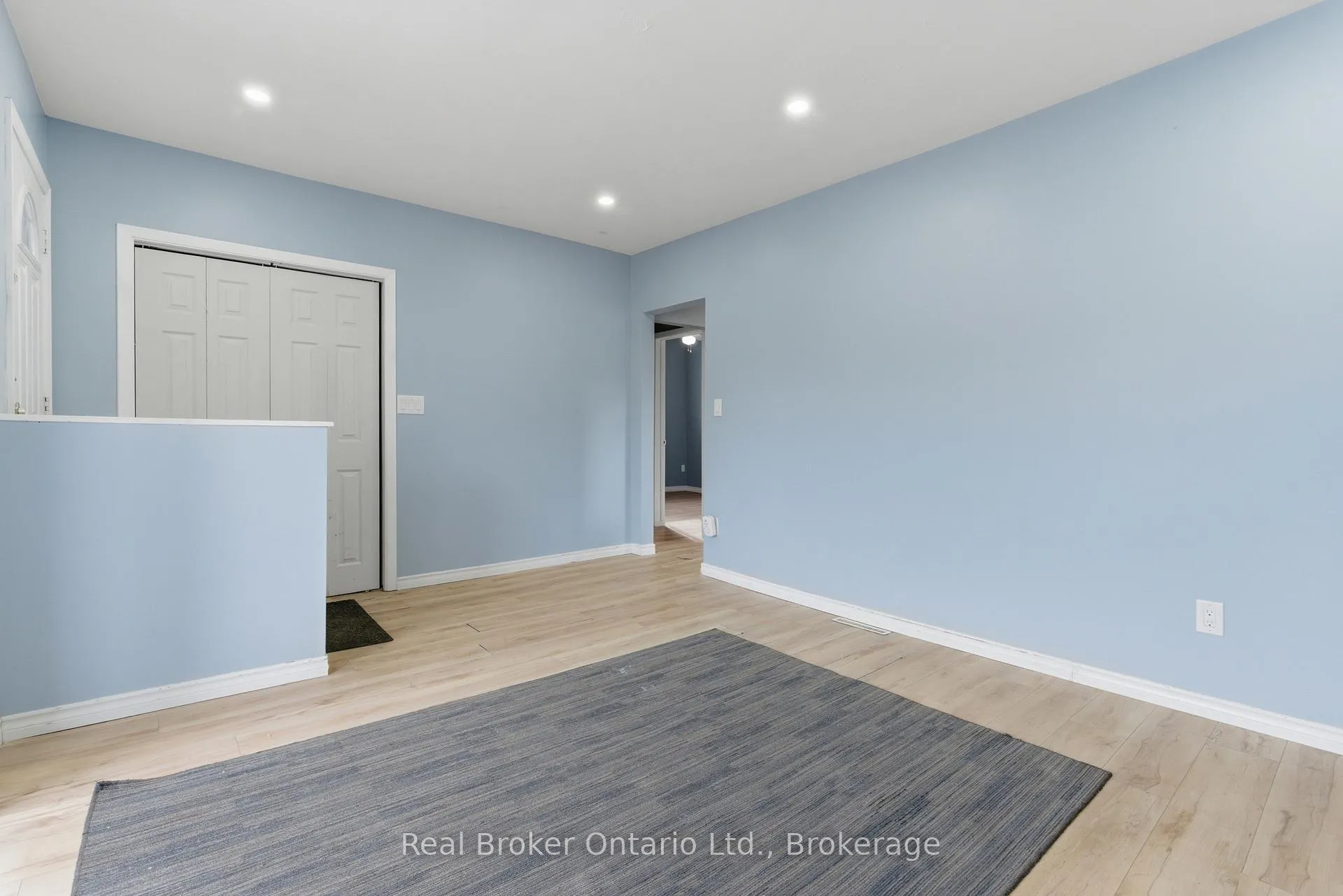 Photo 12 of 880 Lawrence Road, Hamilton, Bartonville — HOMEH