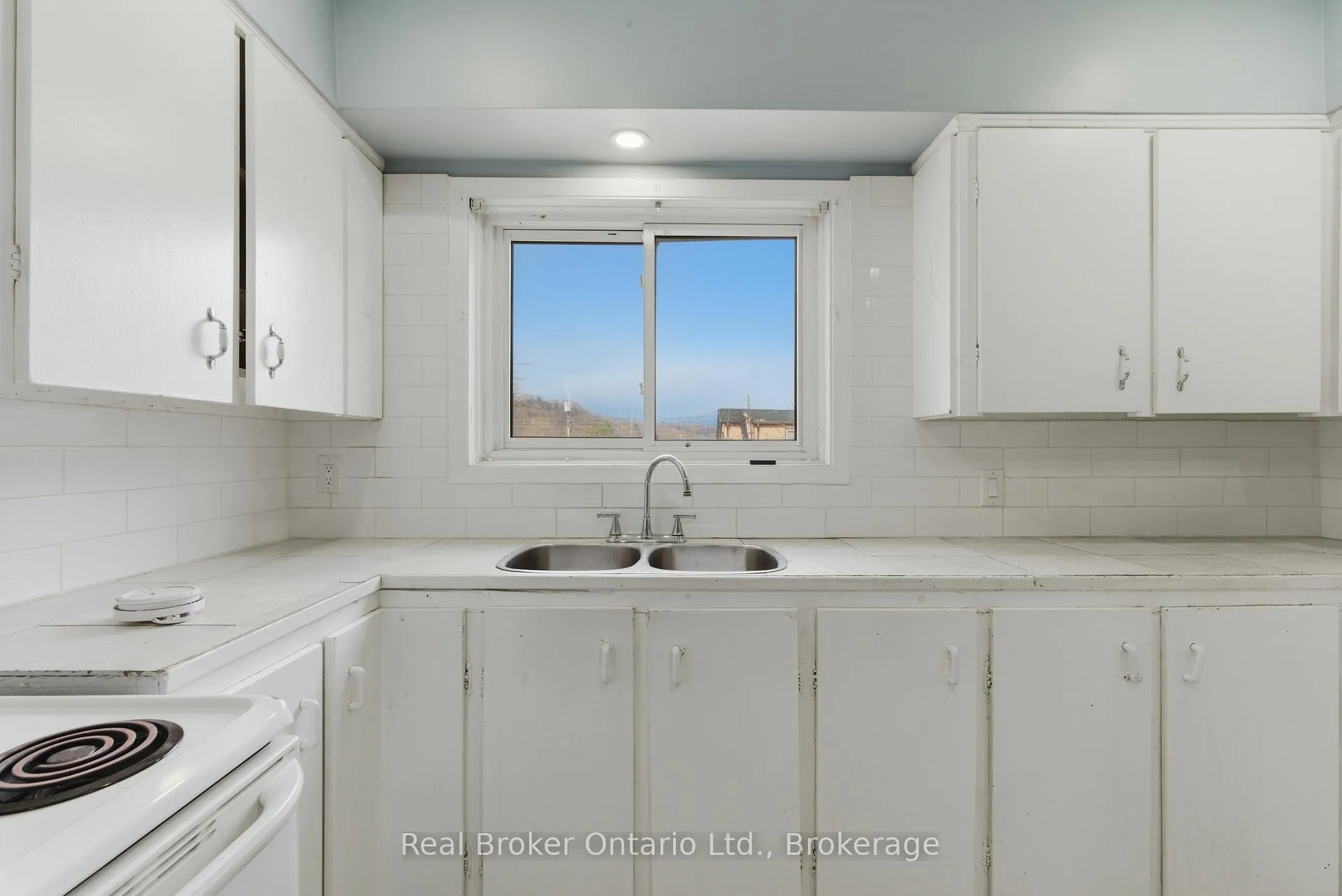 Photo 18 of 880 Lawrence Road, Hamilton, Bartonville — HOMEH