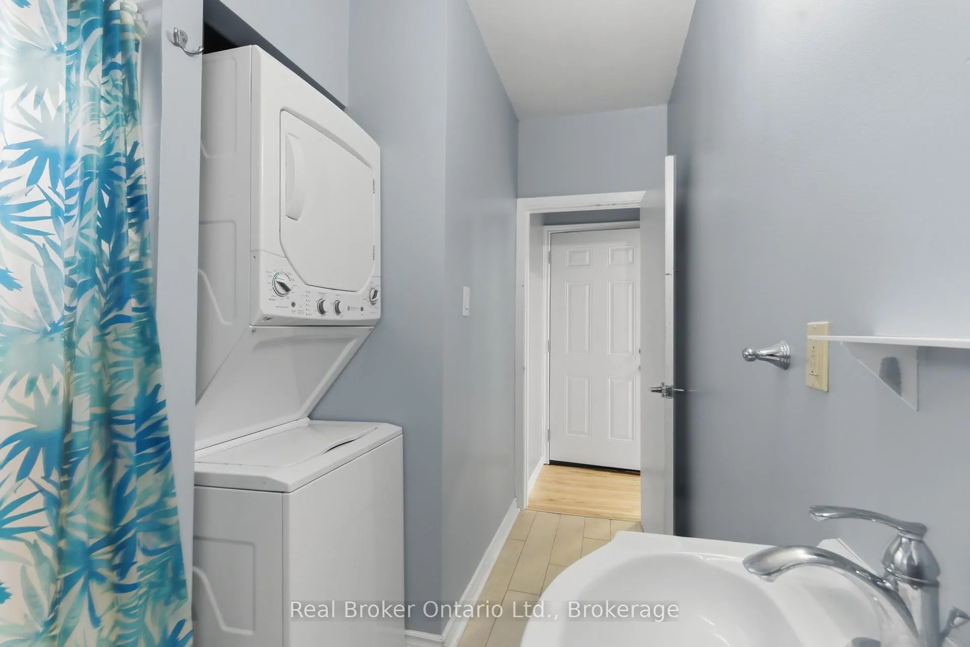 Photo 20 of 880 Lawrence Road, Hamilton, Bartonville — HOMEH