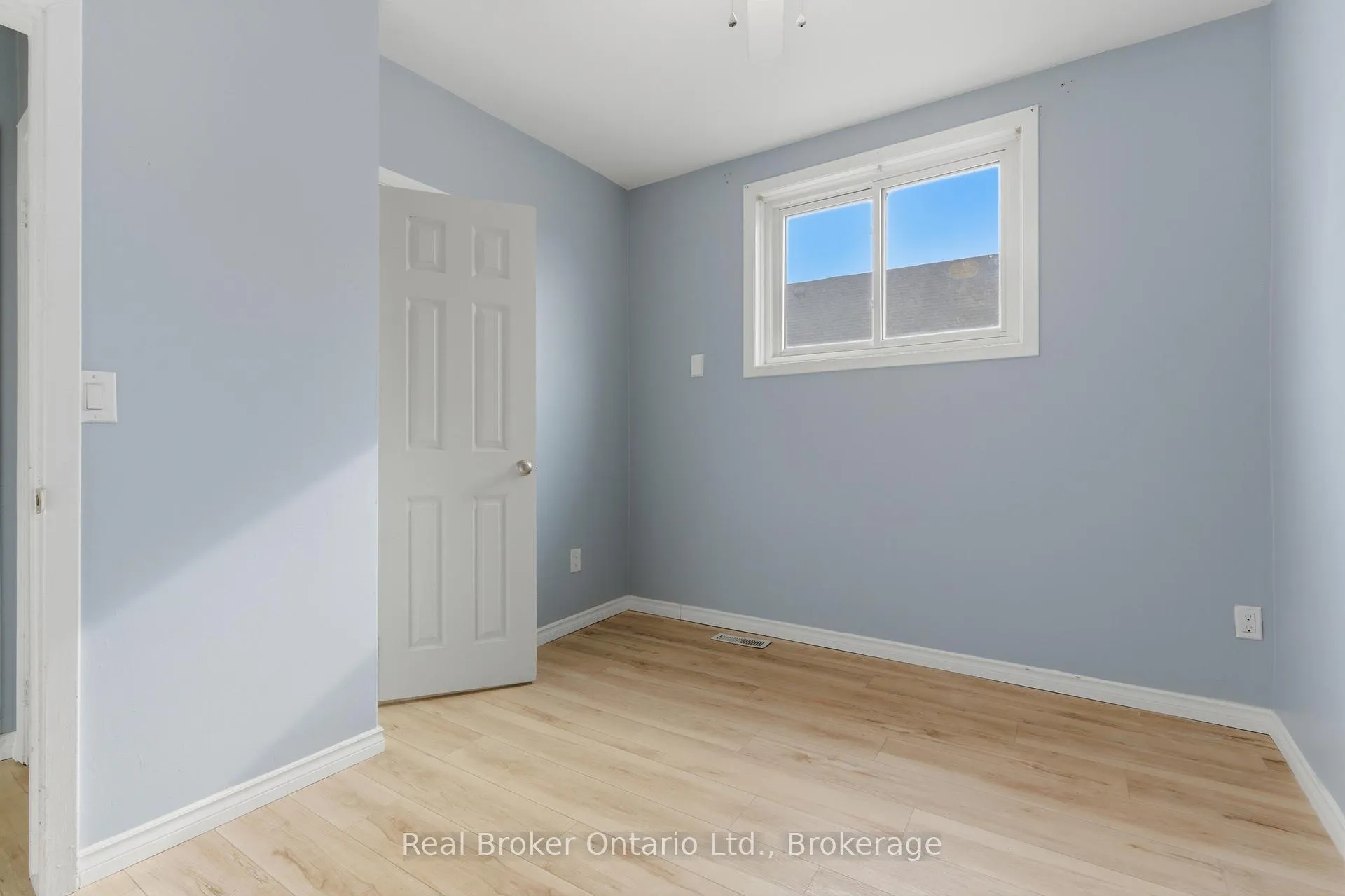 Photo 21 of 880 Lawrence Road, Hamilton, Bartonville — HOMEH