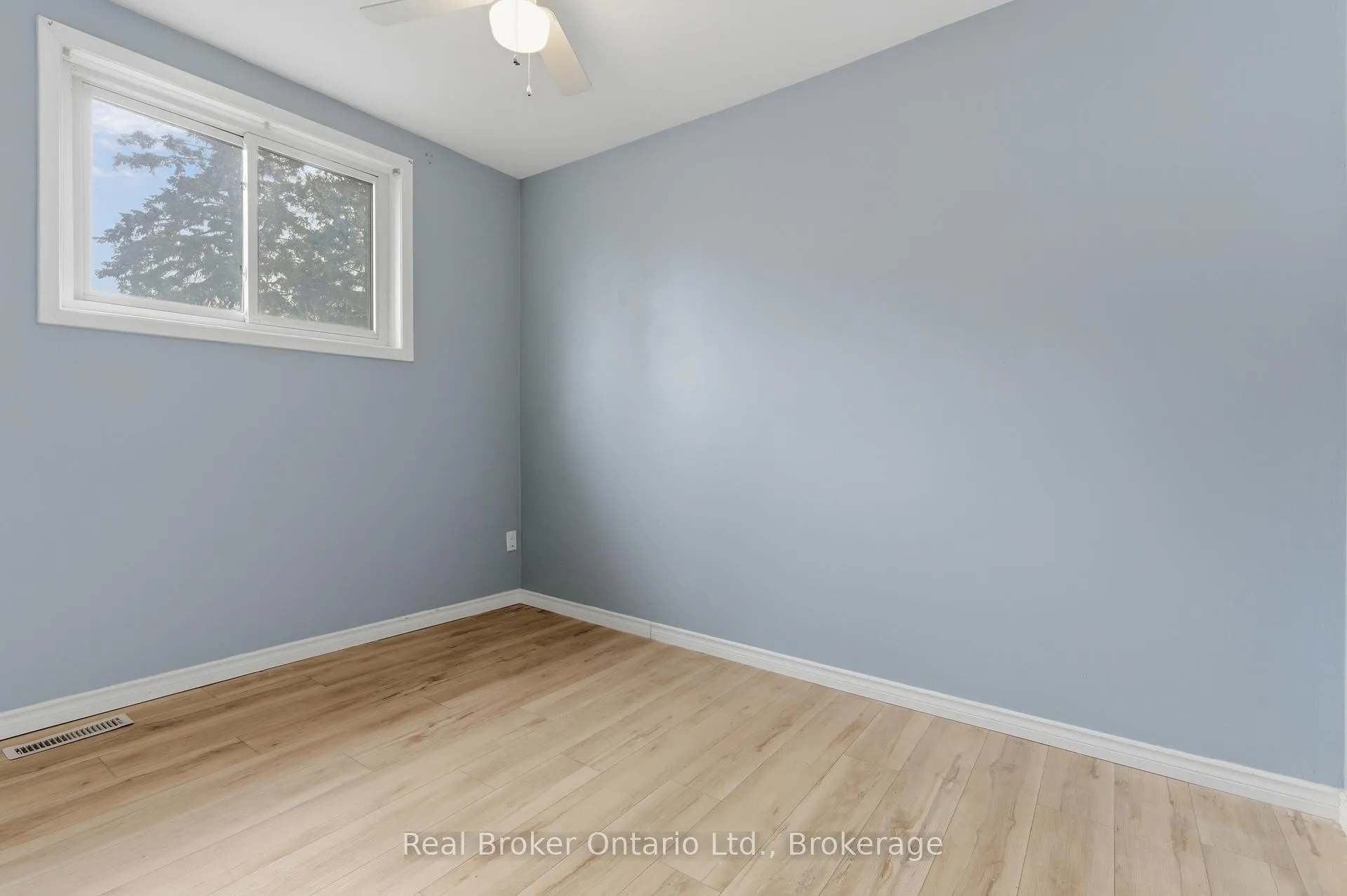 Photo 22 of 880 Lawrence Road, Hamilton, Bartonville — HOMEH