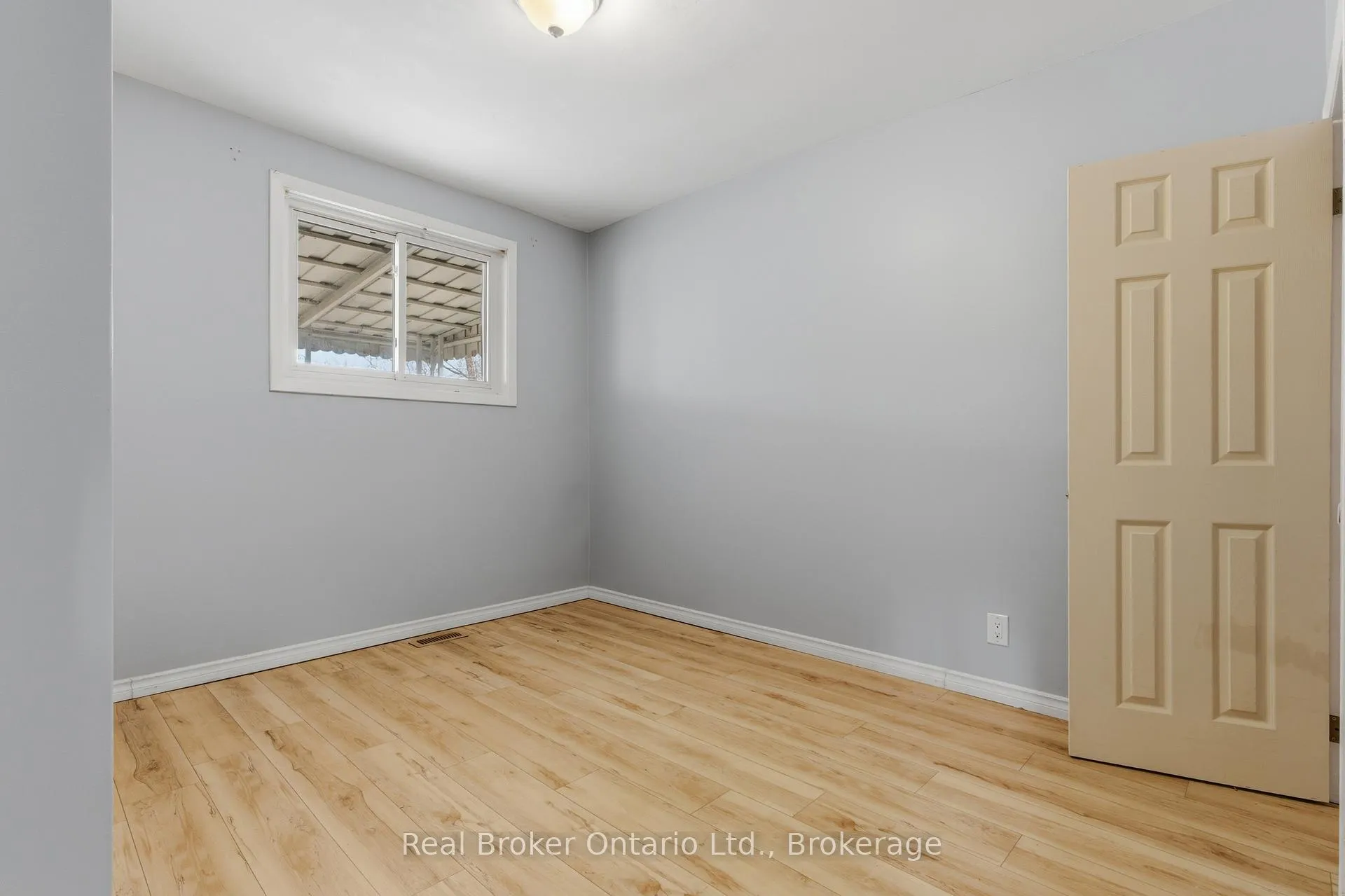 Photo 23 of 880 Lawrence Road, Hamilton, Bartonville — HOMEH