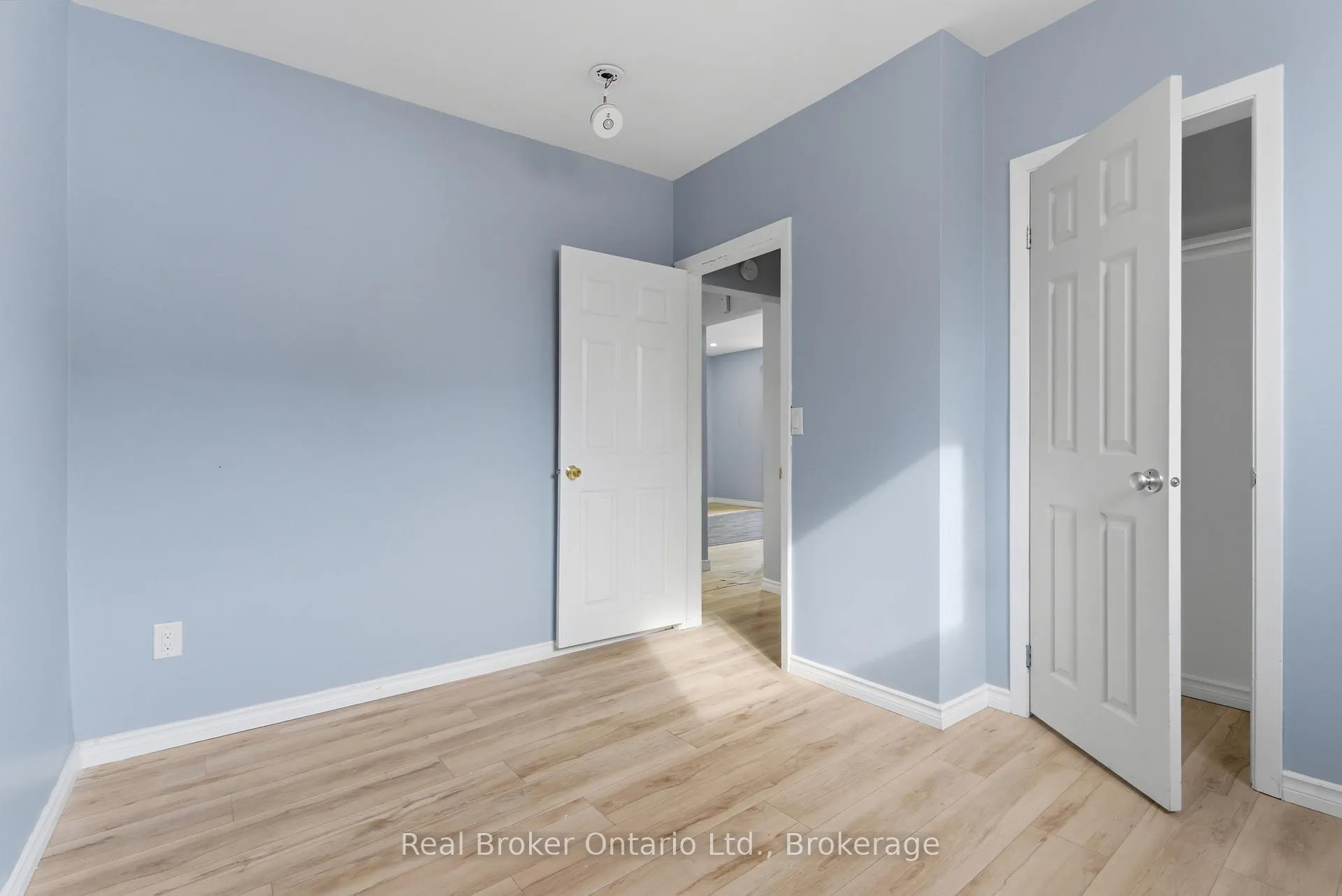 Photo 24 of 880 Lawrence Road, Hamilton, Bartonville — HOMEH