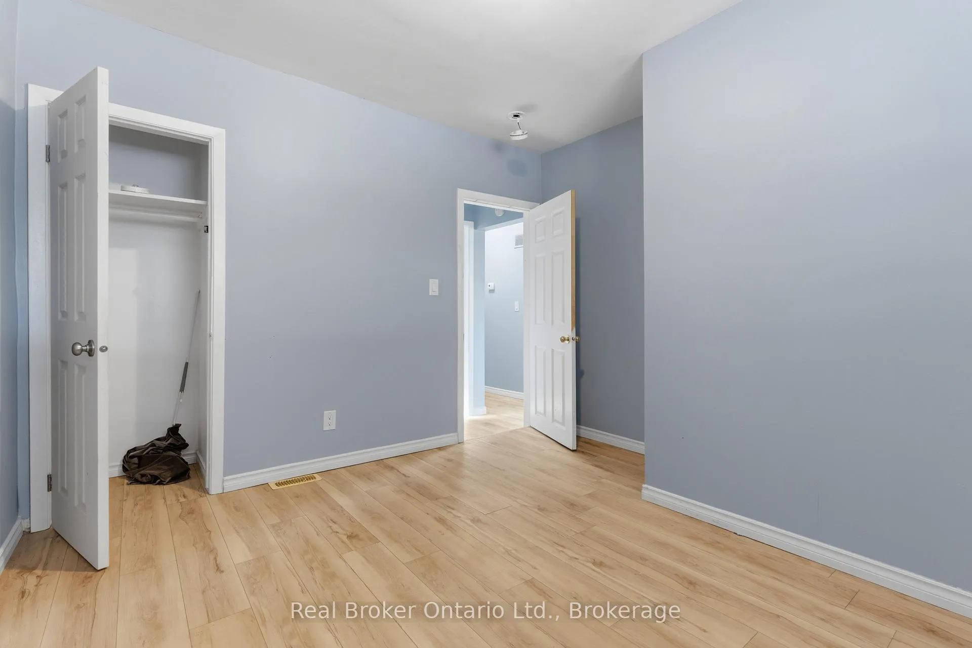Photo 25 of 880 Lawrence Road, Hamilton, Bartonville — HOMEH