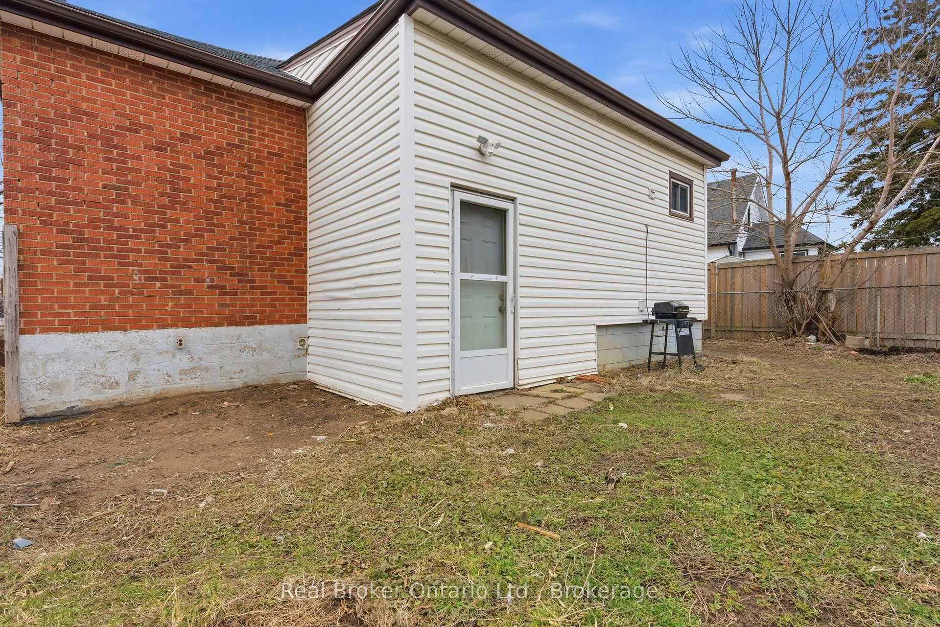 Photo 27 of 880 Lawrence Road, Hamilton, Bartonville — HOMEH