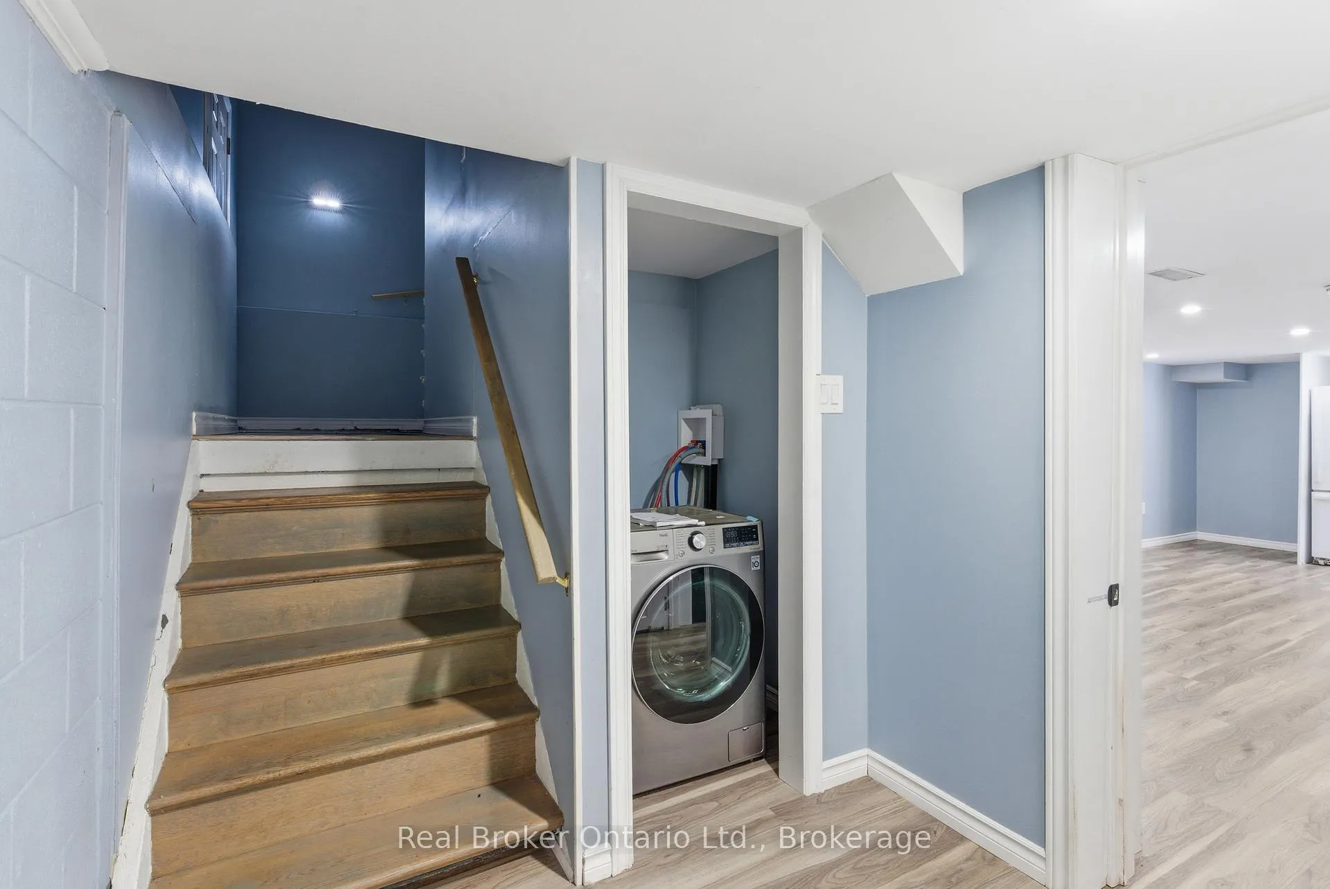 Photo 28 of 880 Lawrence Road, Hamilton, Bartonville — HOMEH