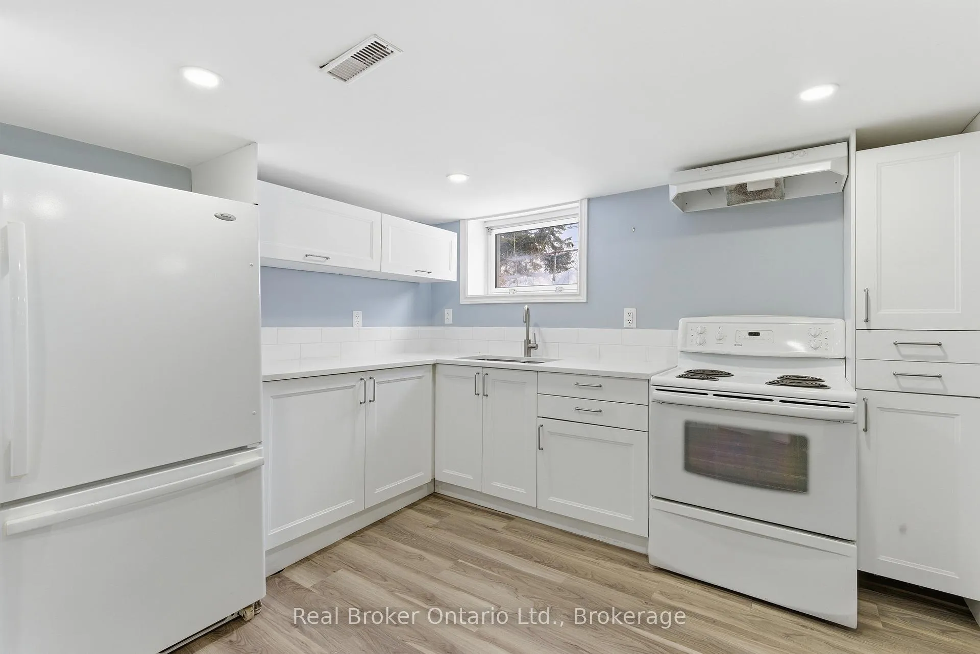 Photo 30 of 880 Lawrence Road, Hamilton, Bartonville — HOMEH