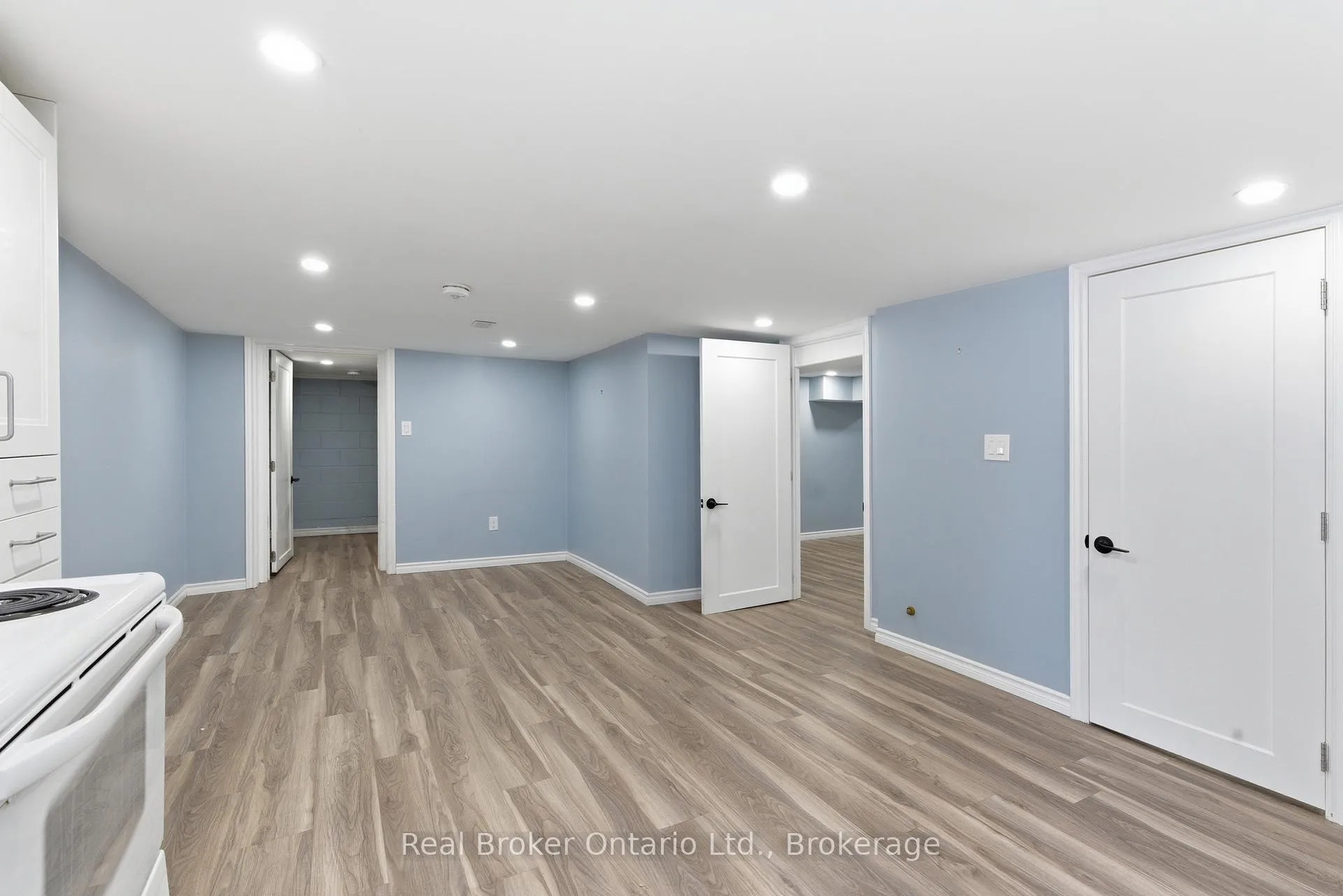 Photo 33 of 880 Lawrence Road, Hamilton, Bartonville — HOMEH