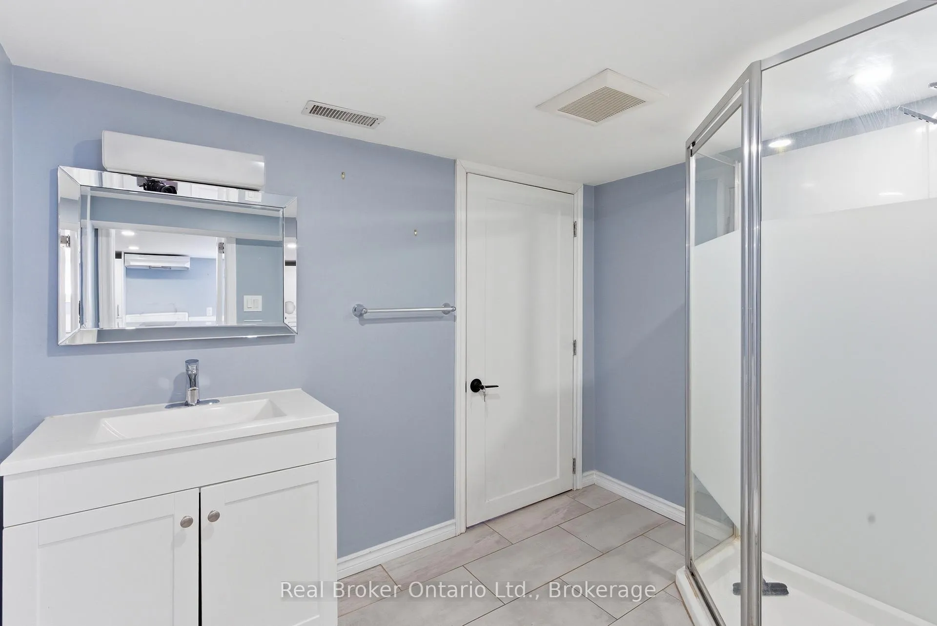 Photo 35 of 880 Lawrence Road, Hamilton, Bartonville — HOMEH