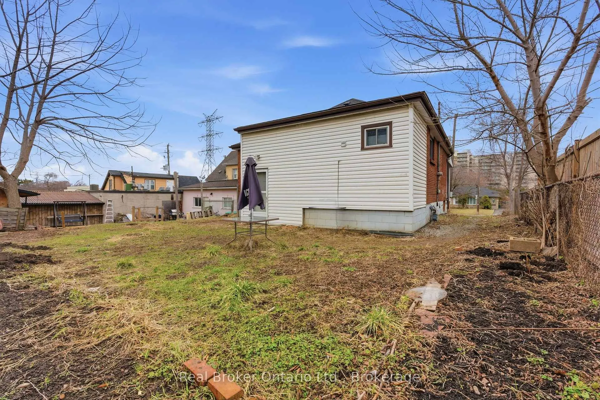 Photo 40 of 880 Lawrence Road, Hamilton, Bartonville — HOMEH