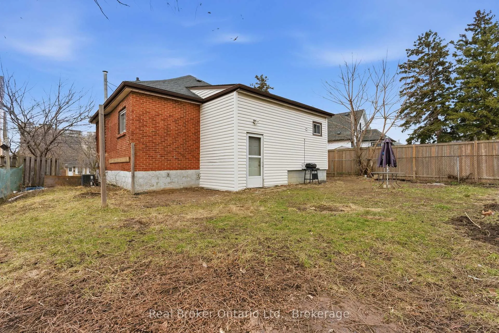 Photo 42 of 880 Lawrence Road, Hamilton, Bartonville — HOMEH