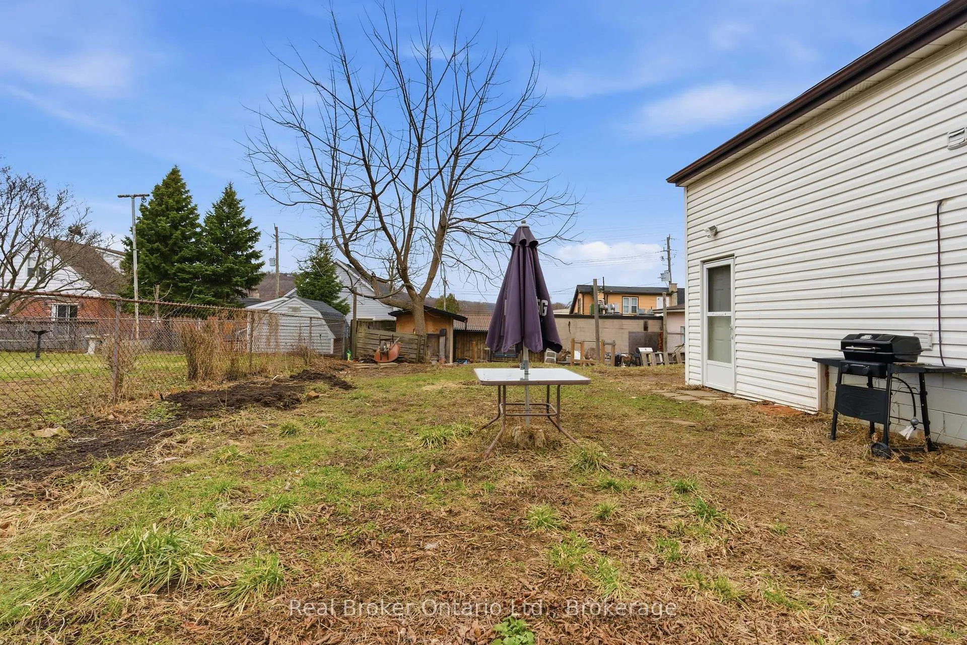 Photo 43 of 880 Lawrence Road, Hamilton, Bartonville — HOMEH