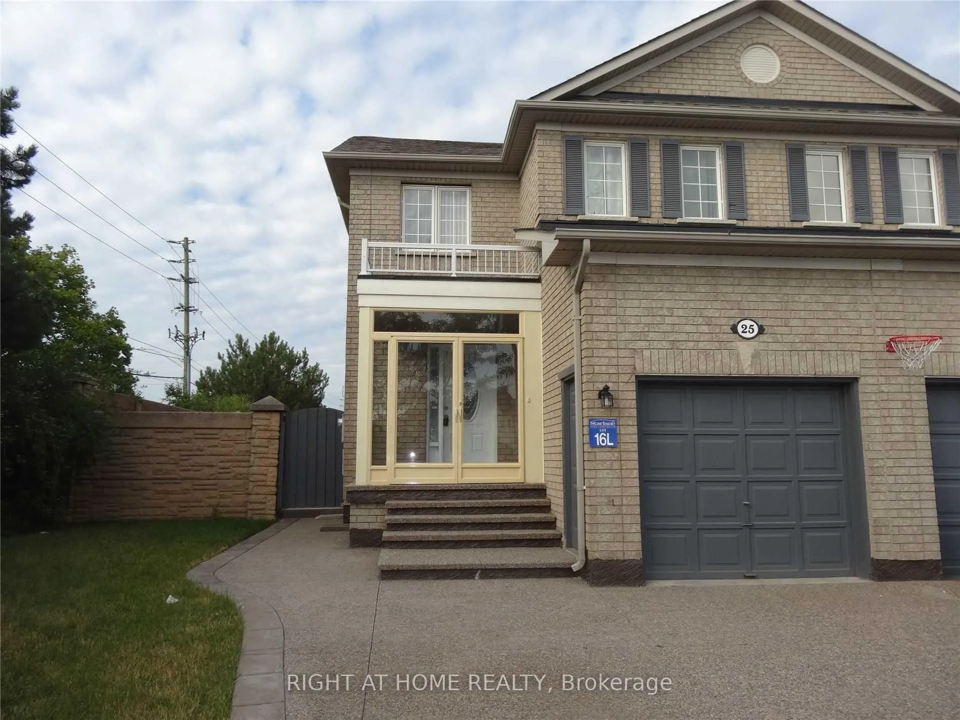 Front of 25 Lucio Court