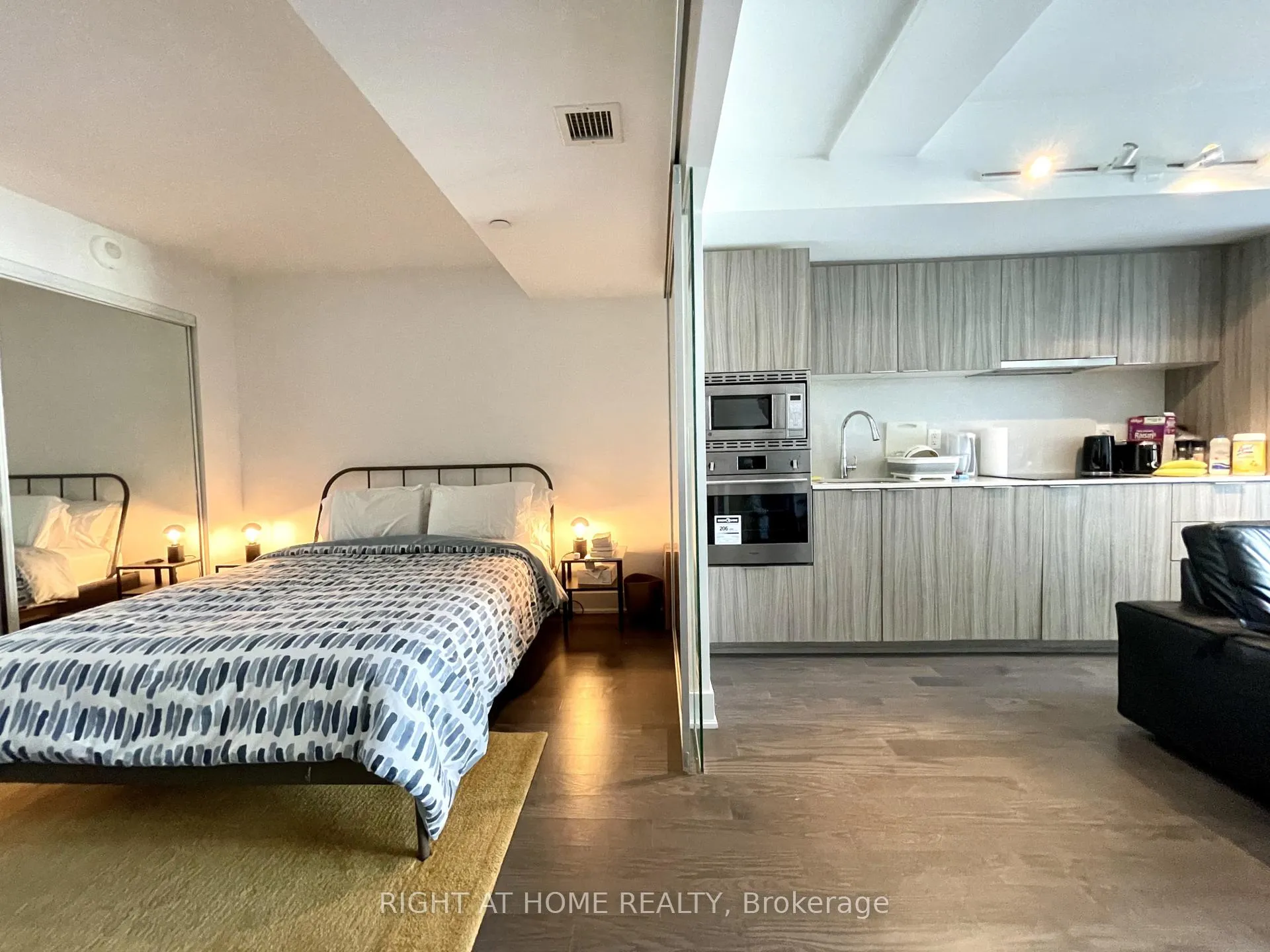 Photo 1 of Unit 1616, 955 Bay Street, Toronto, Bay Street Corridor — HOMEH