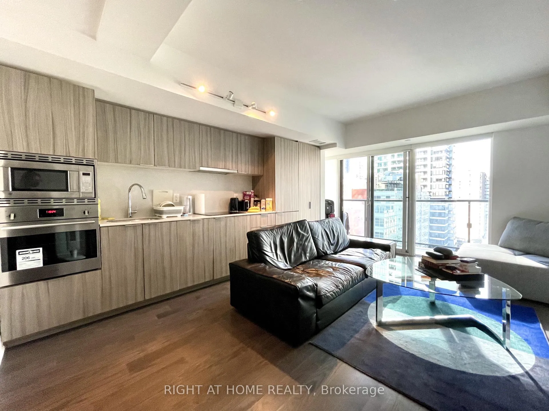 Photo 5 of Unit 1616, 955 Bay Street, Toronto, Bay Street Corridor — HOMEH