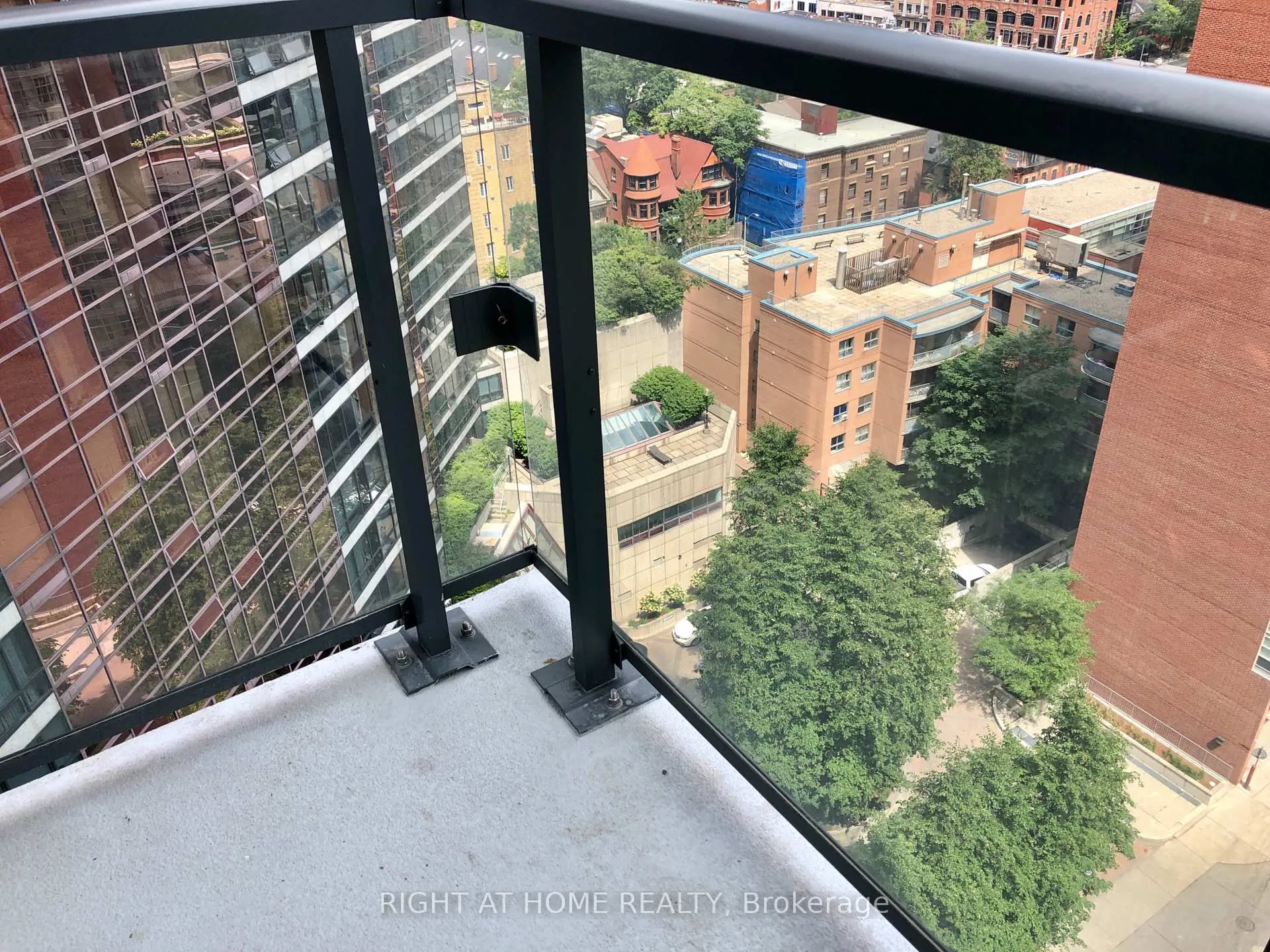 Photo 7 of Unit 1616, 955 Bay Street, Toronto, Bay Street Corridor — HOMEH