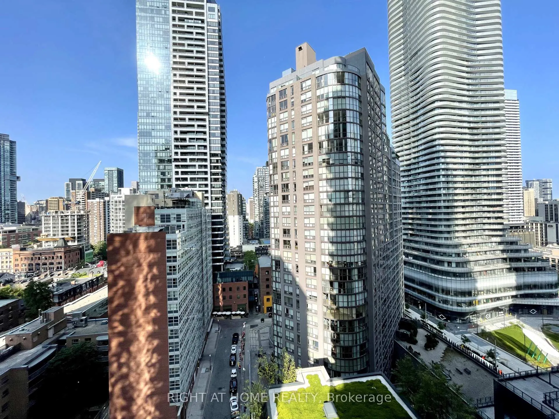 Photo 11 of Unit 1616, 955 Bay Street, Toronto, Bay Street Corridor — HOMEH