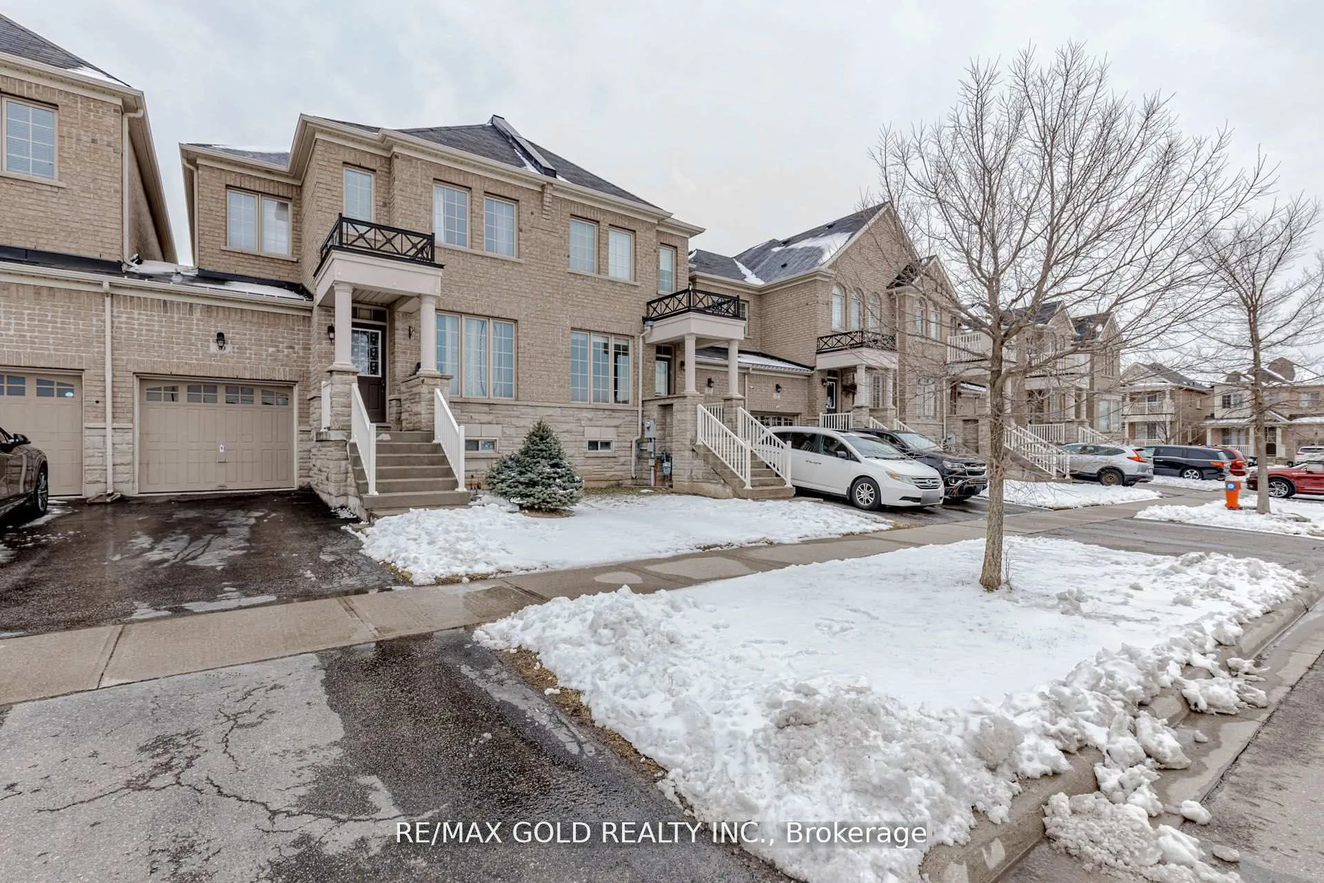 Front of 39 Chesterwood Crescent