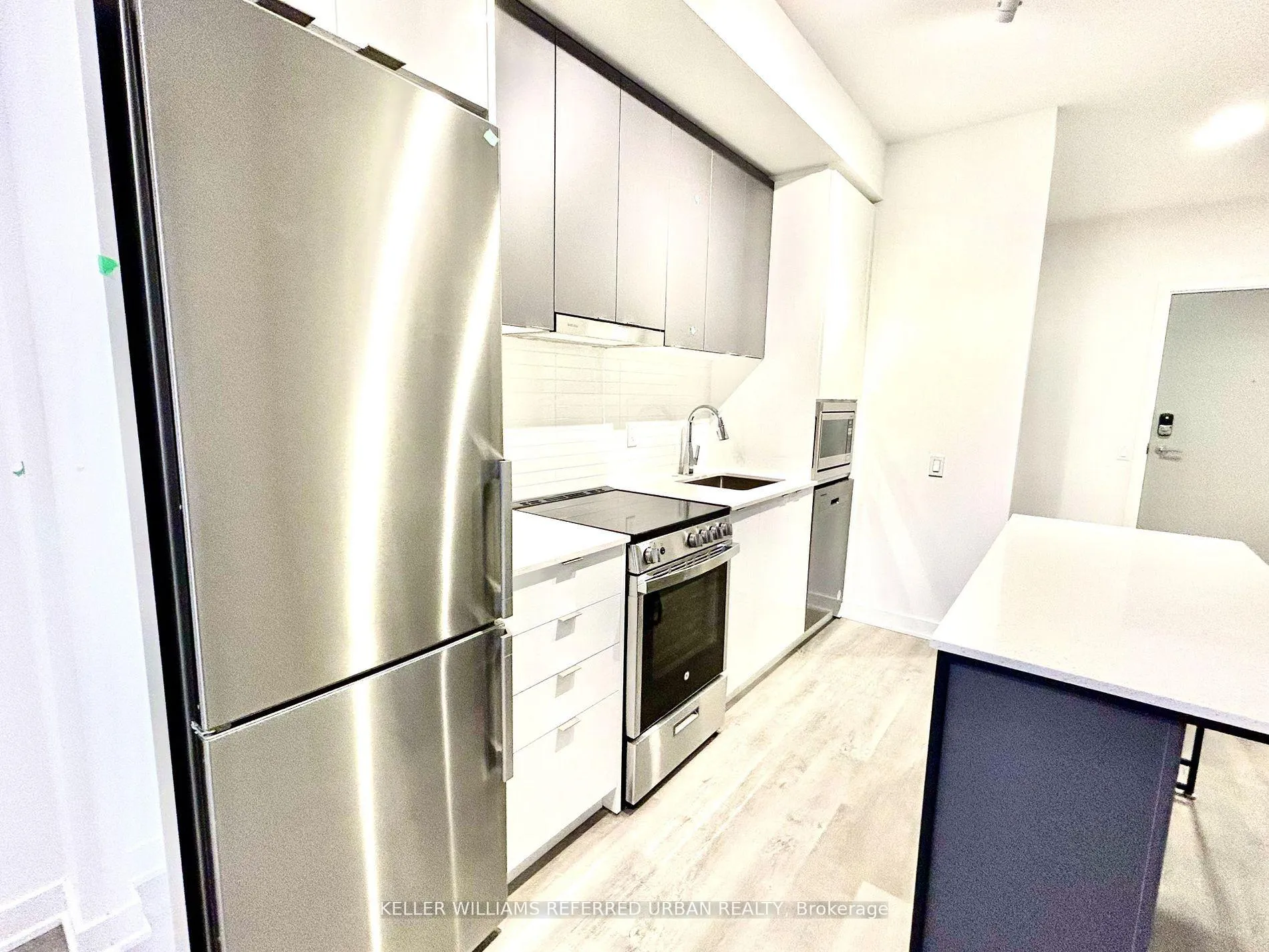 Photo 4 of Unit B-2304, 50 Upper Mall Way, Vaughan, Brownridge — HOMEH