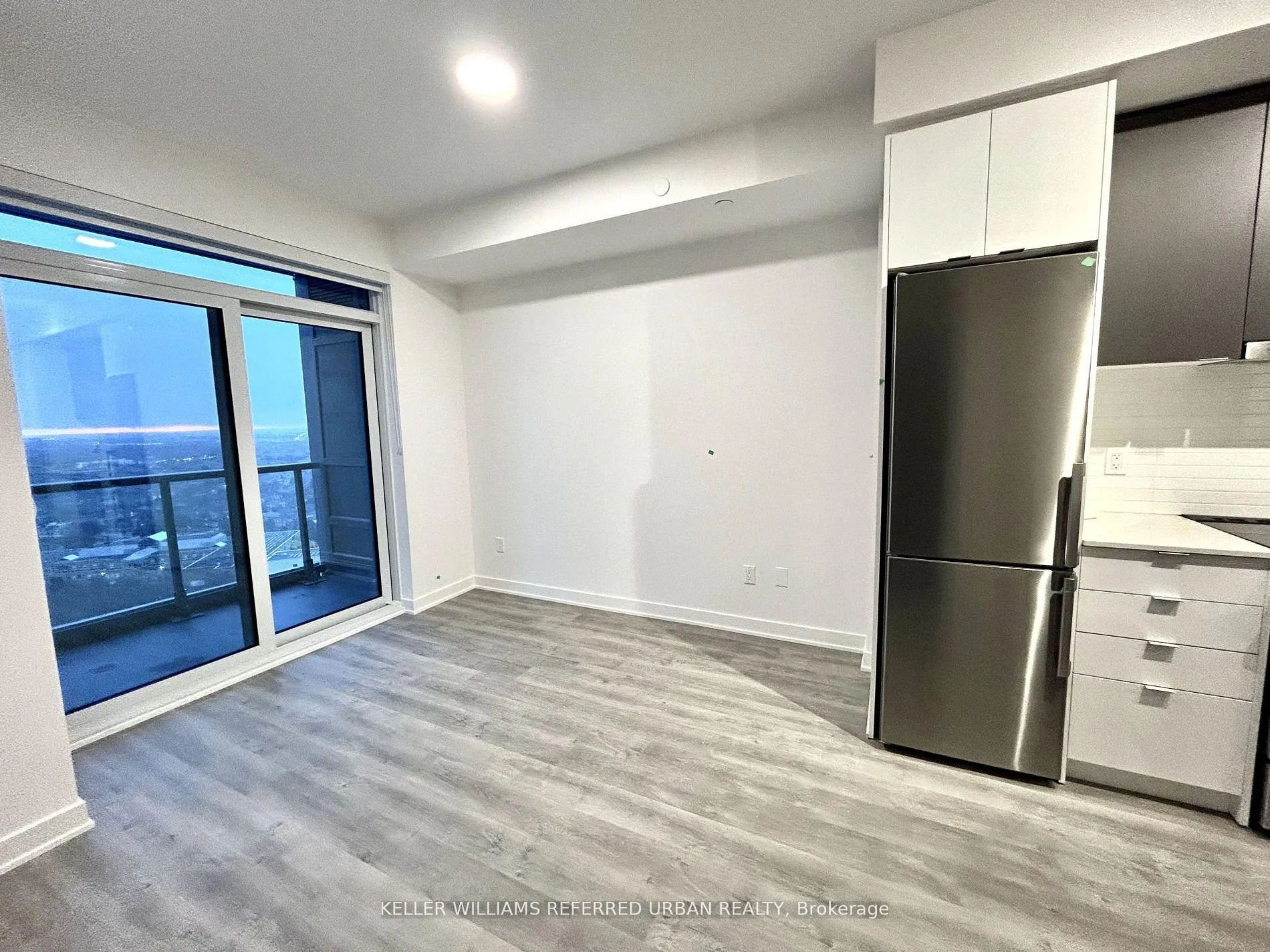 Photo 6 of Unit B-2304, 50 Upper Mall Way, Vaughan, Brownridge — HOMEH