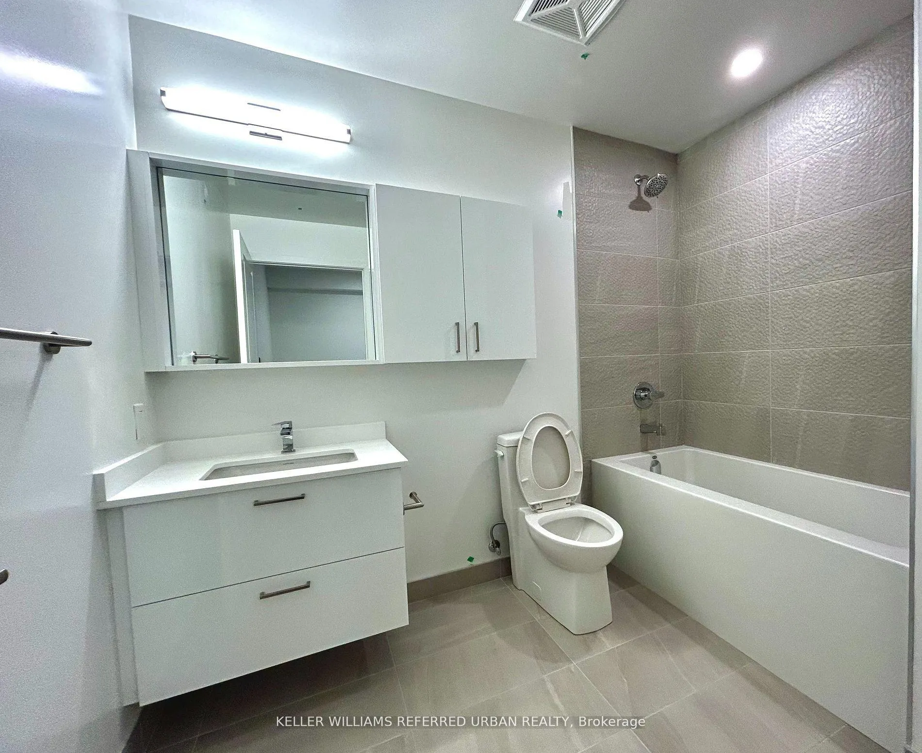 Photo 8 of Unit B-2304, 50 Upper Mall Way, Vaughan, Brownridge — HOMEH
