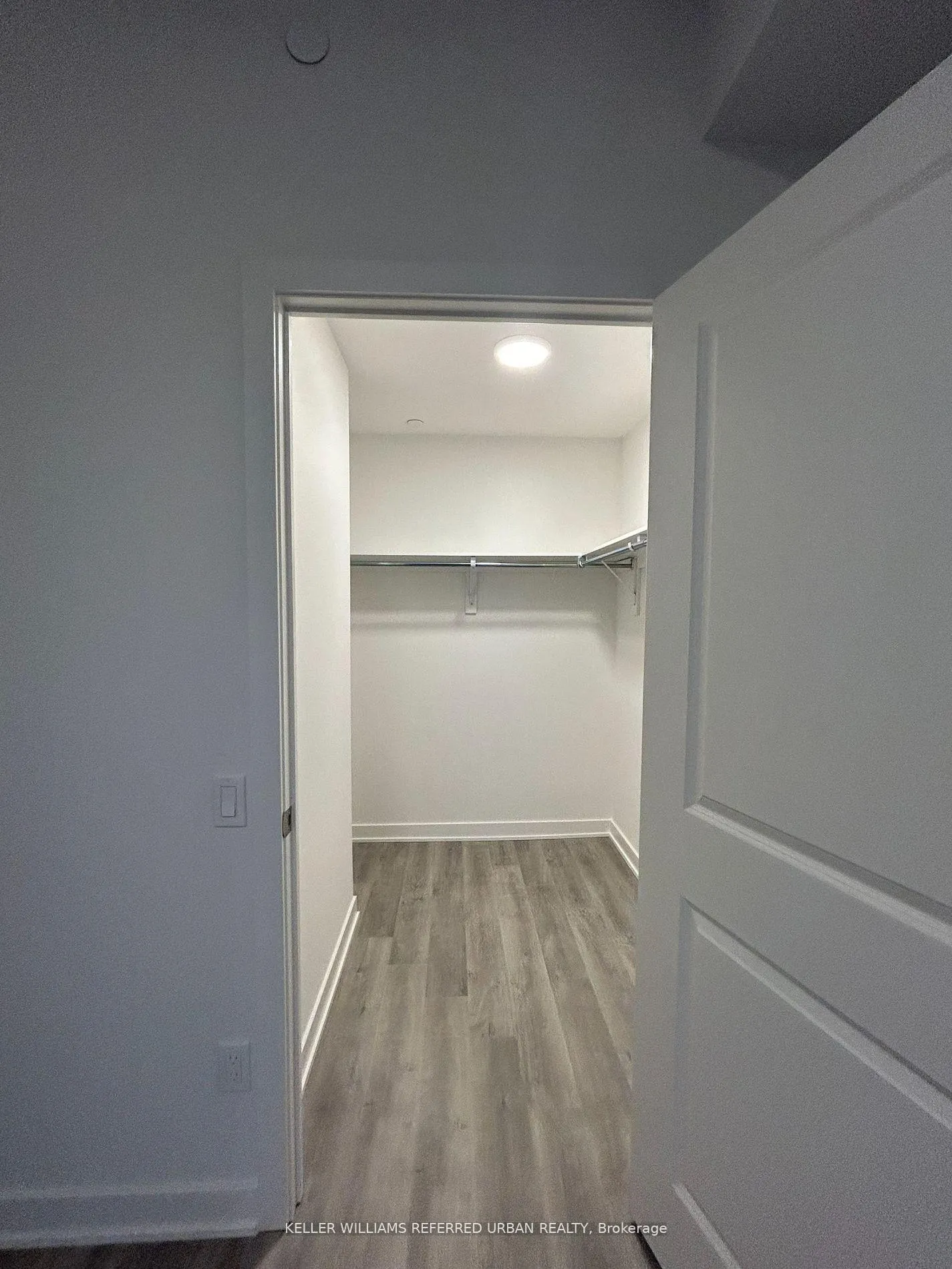 Photo 11 of Unit B-2304, 50 Upper Mall Way, Vaughan, Brownridge — HOMEH