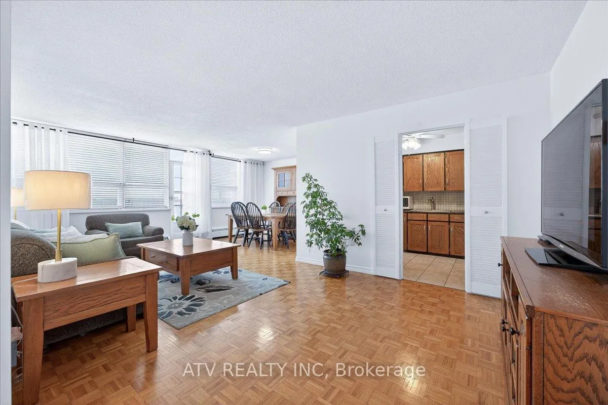 Photo 5 of Unit 804, 151 La Rose Avenue, Etobicoke, Humber Heights — HOMEH