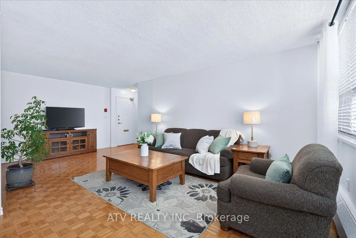 Photo 6 of Unit 804, 151 La Rose Avenue, Etobicoke, Humber Heights — HOMEH