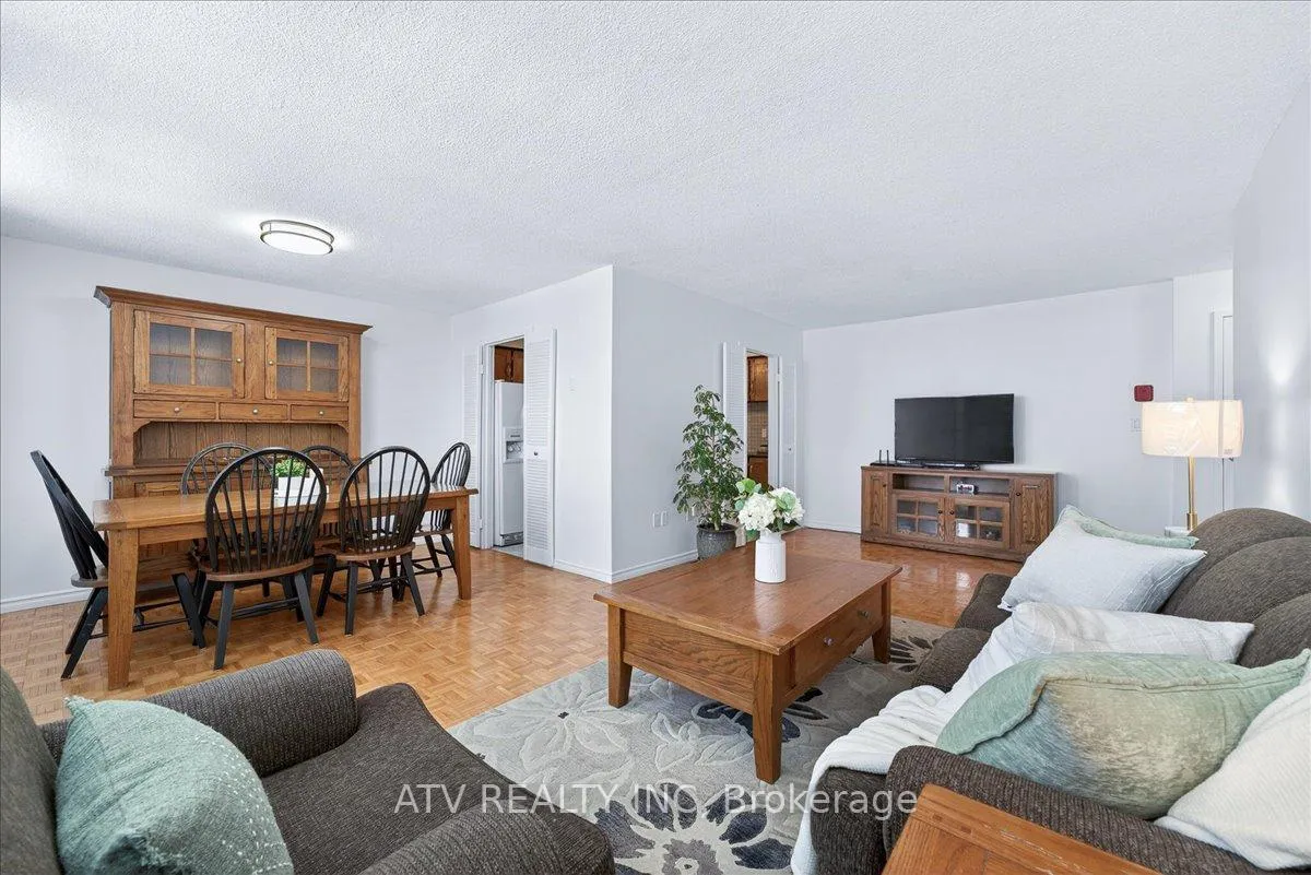 Photo 7 of Unit 804, 151 La Rose Avenue, Etobicoke, Humber Heights — HOMEH