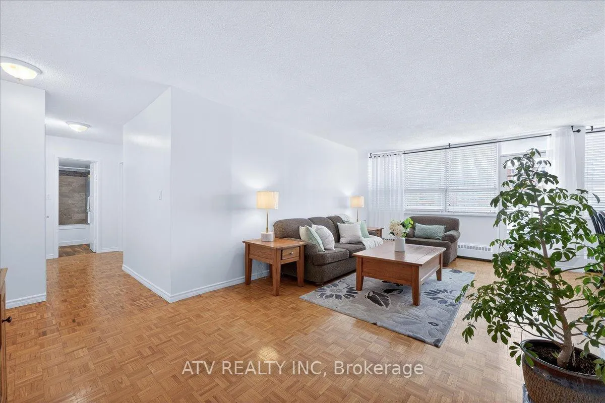 Photo 9 of Unit 804, 151 La Rose Avenue, Etobicoke, Humber Heights — HOMEH