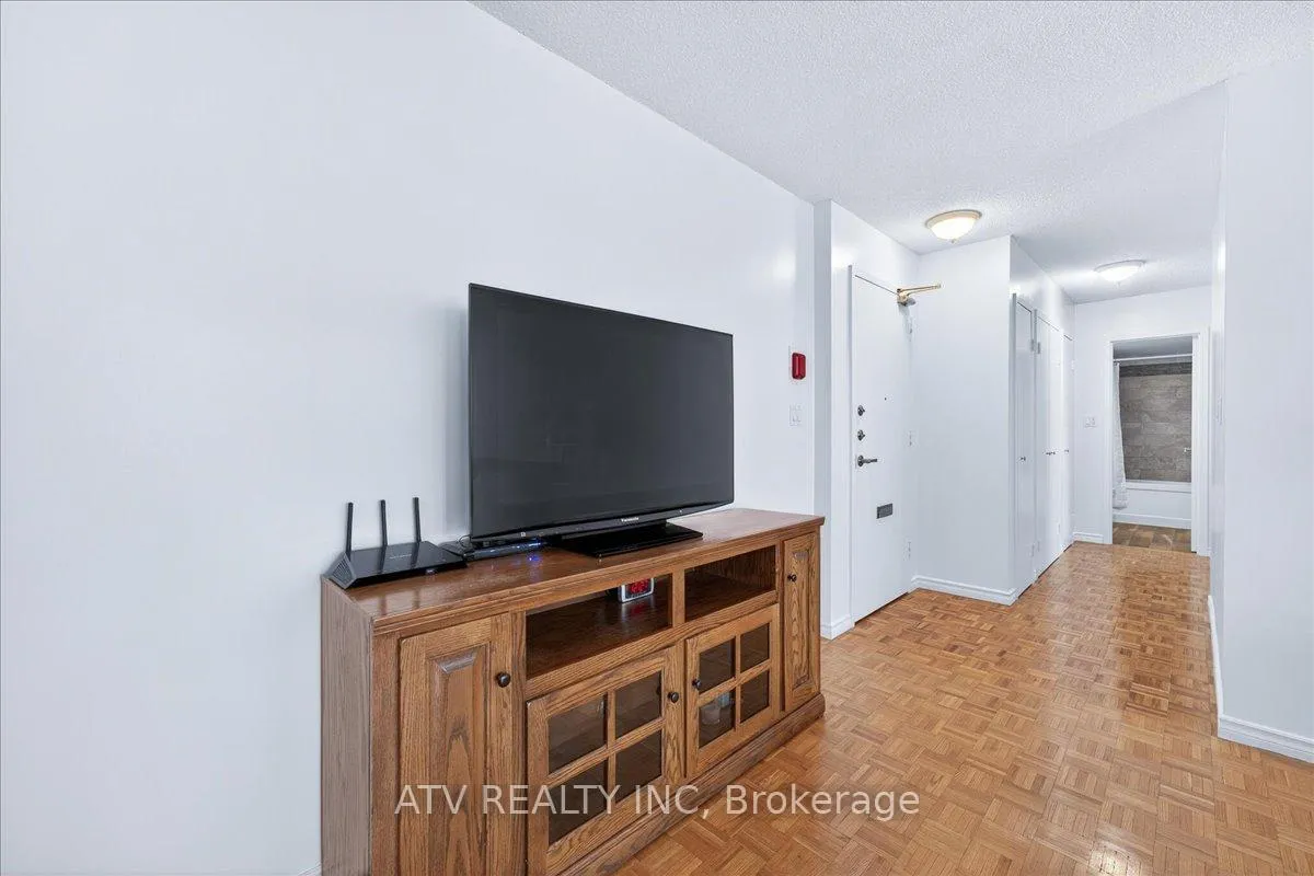 Photo 11 of Unit 804, 151 La Rose Avenue, Etobicoke, Humber Heights — HOMEH