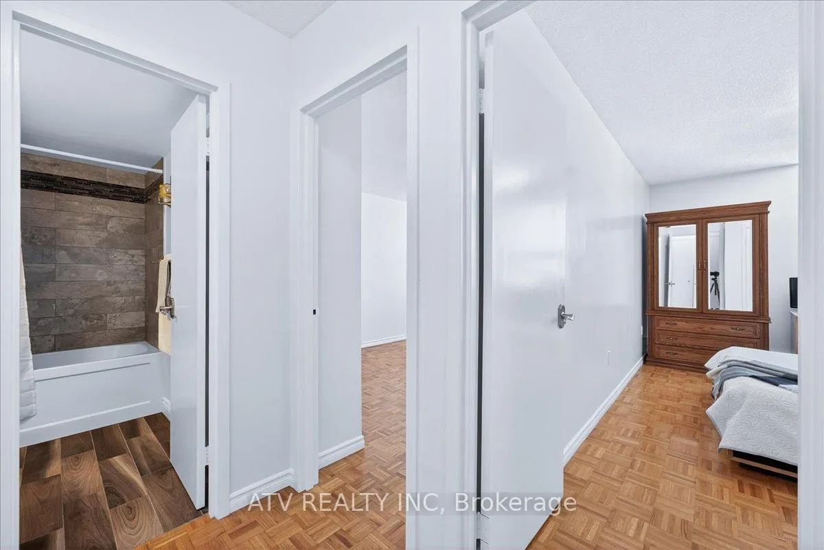 Photo 16 of Unit 804, 151 La Rose Avenue, Etobicoke, Humber Heights — HOMEH