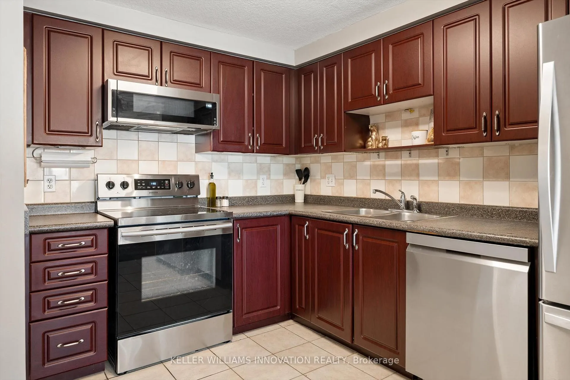 Photo 13 of 702 Activa Avenue, Kitchener — HOMEH