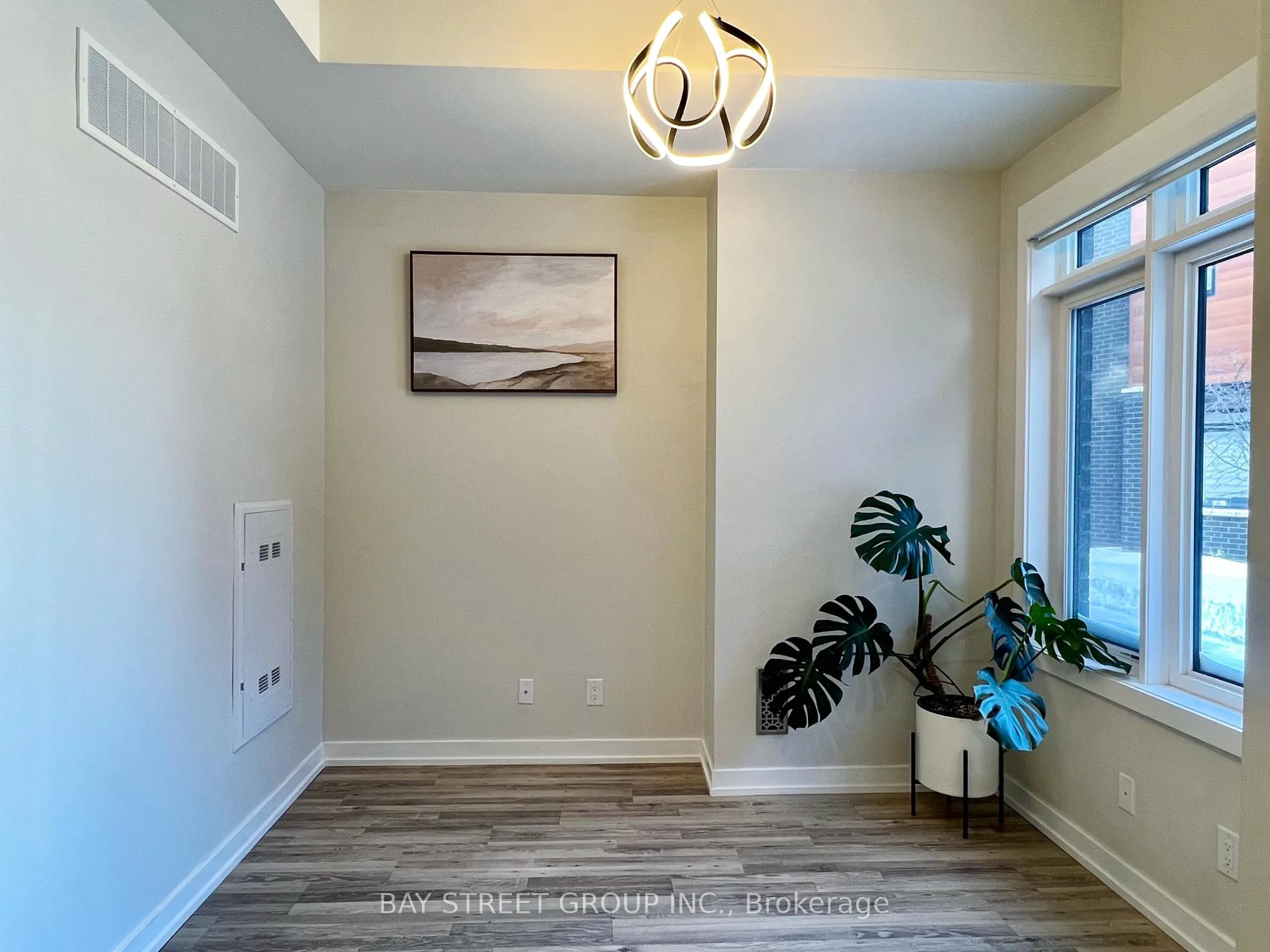 Photo 3 of Unit 13, 370 Red Maple Road, Richmond Hill, Langstaff — HOMEH