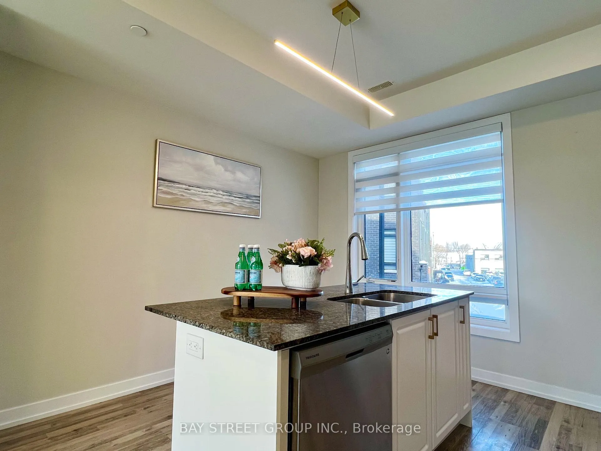 Photo 7 of Unit 13, 370 Red Maple Road, Richmond Hill, Langstaff — HOMEH