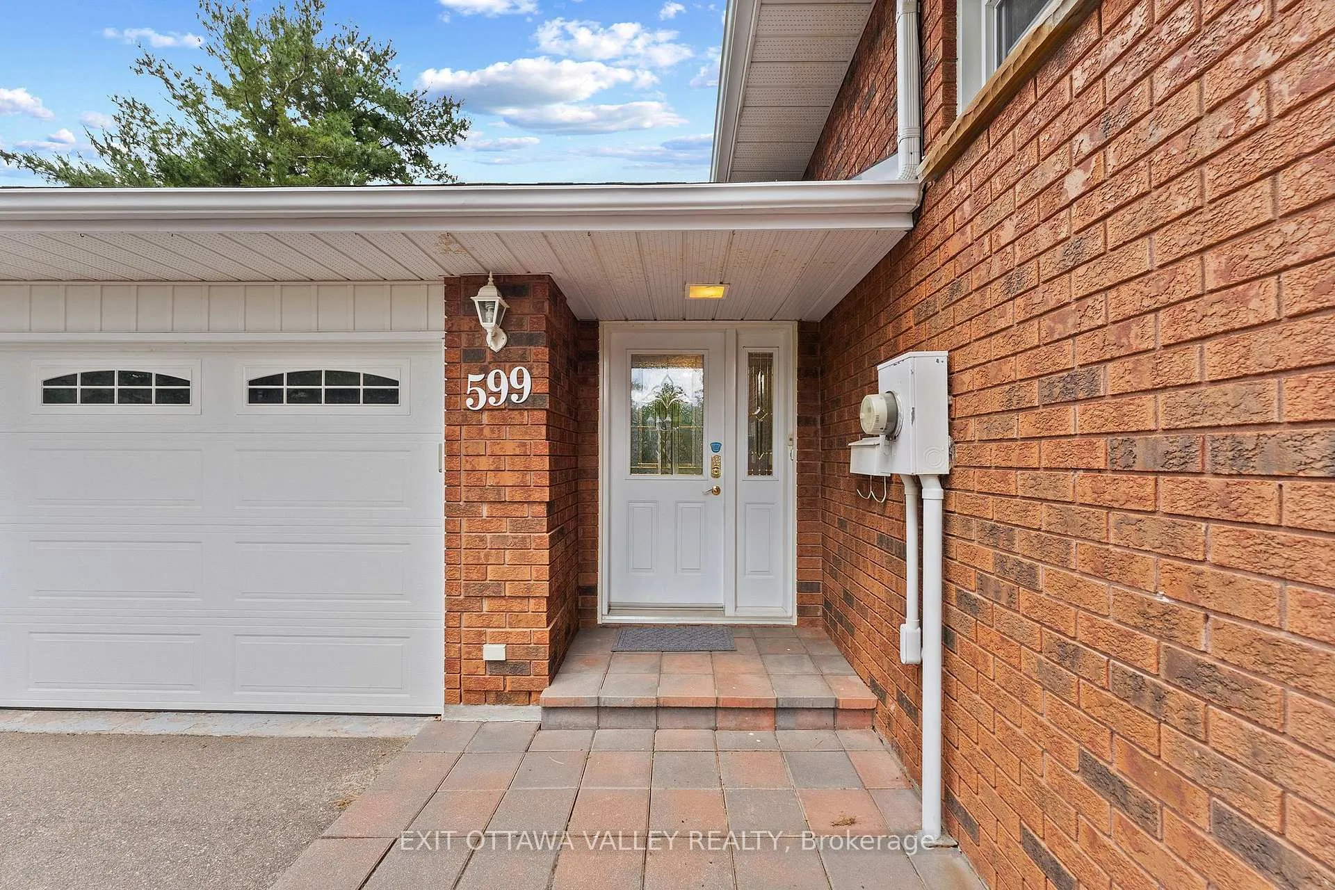 Photo 3 of 599 Hillside Avenue, Pembroke, Pembroke — HOMEH