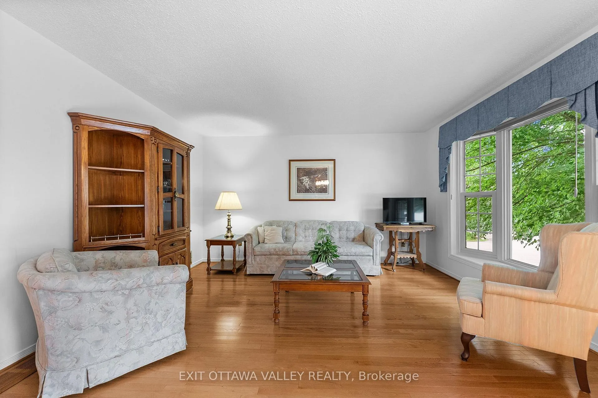 Photo 6 of 599 Hillside Avenue, Pembroke, Pembroke — HOMEH
